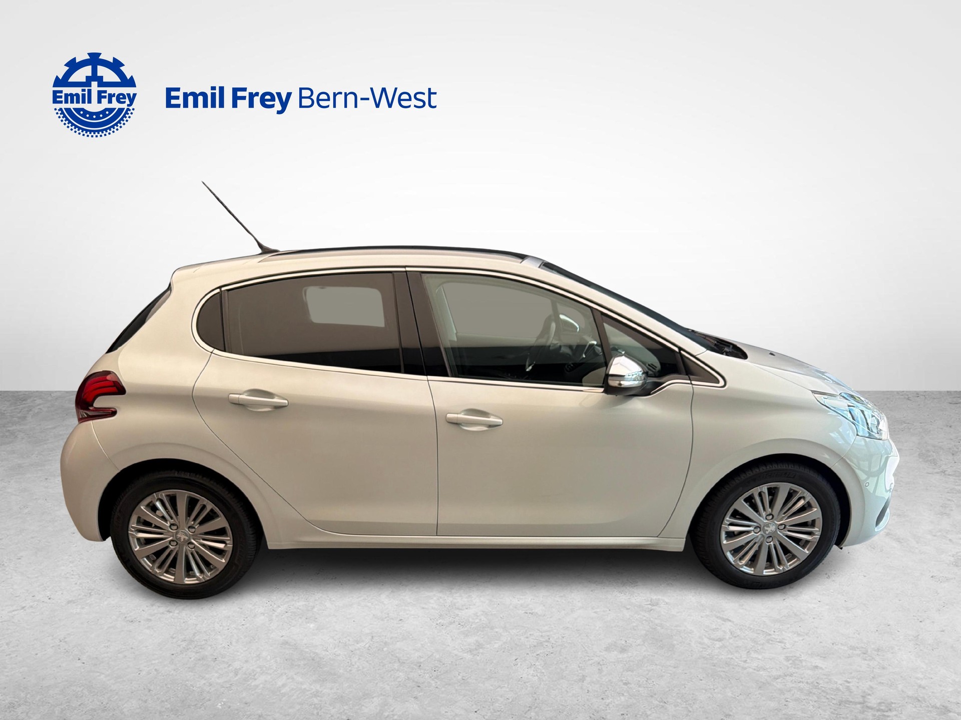 PEUGEOT 208 1.2 PureTech Allure S/S-image-5