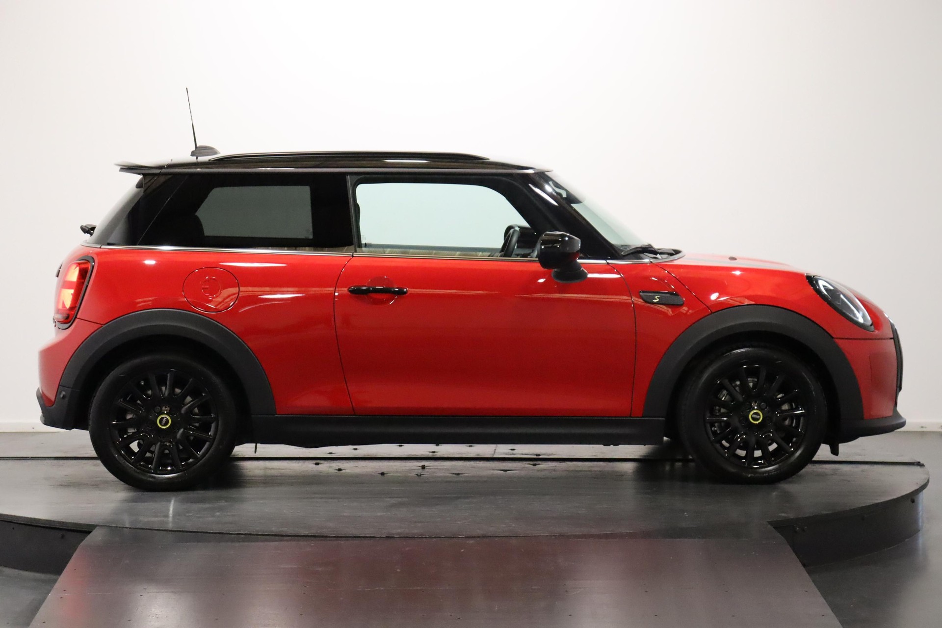 MINI F56 Cooper SE-image-4