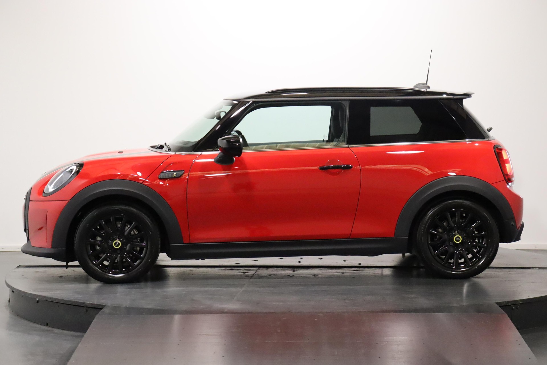 MINI F56 Cooper SE-image-3