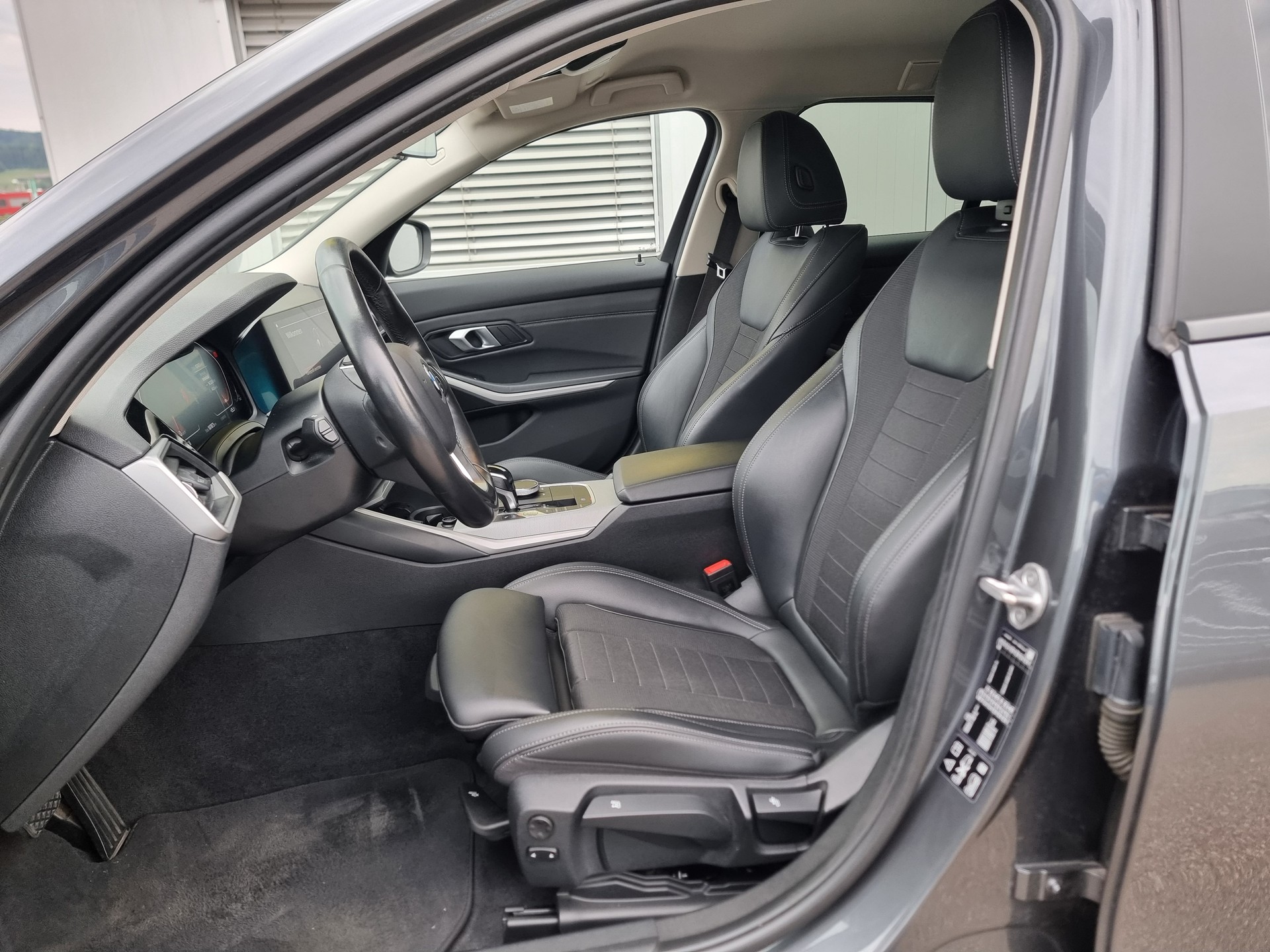 BMW 320d xDrive Touring Sport Line Steptronic-image-6