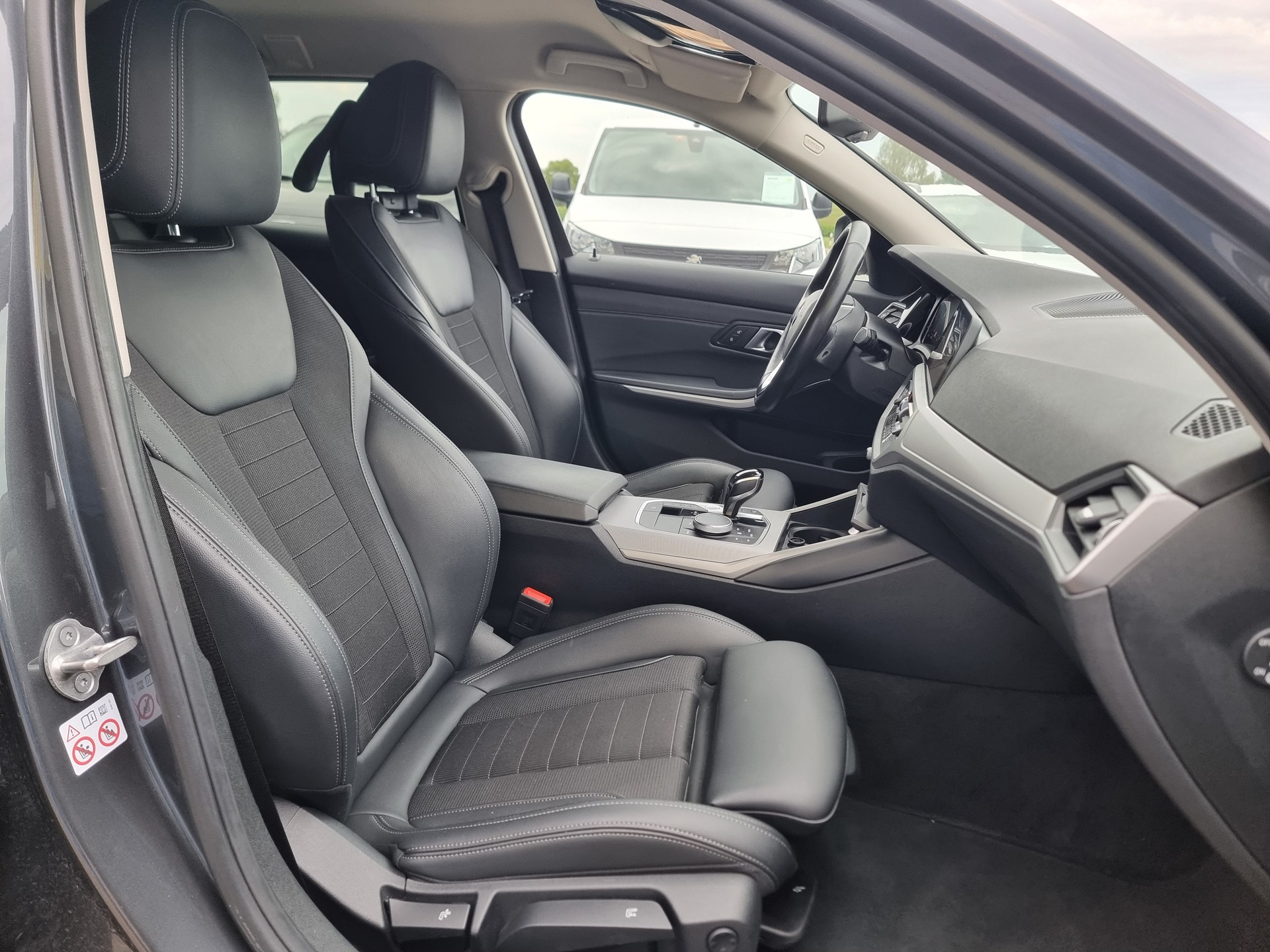 BMW 320d xDrive Touring Sport Line Steptronic-image-8
