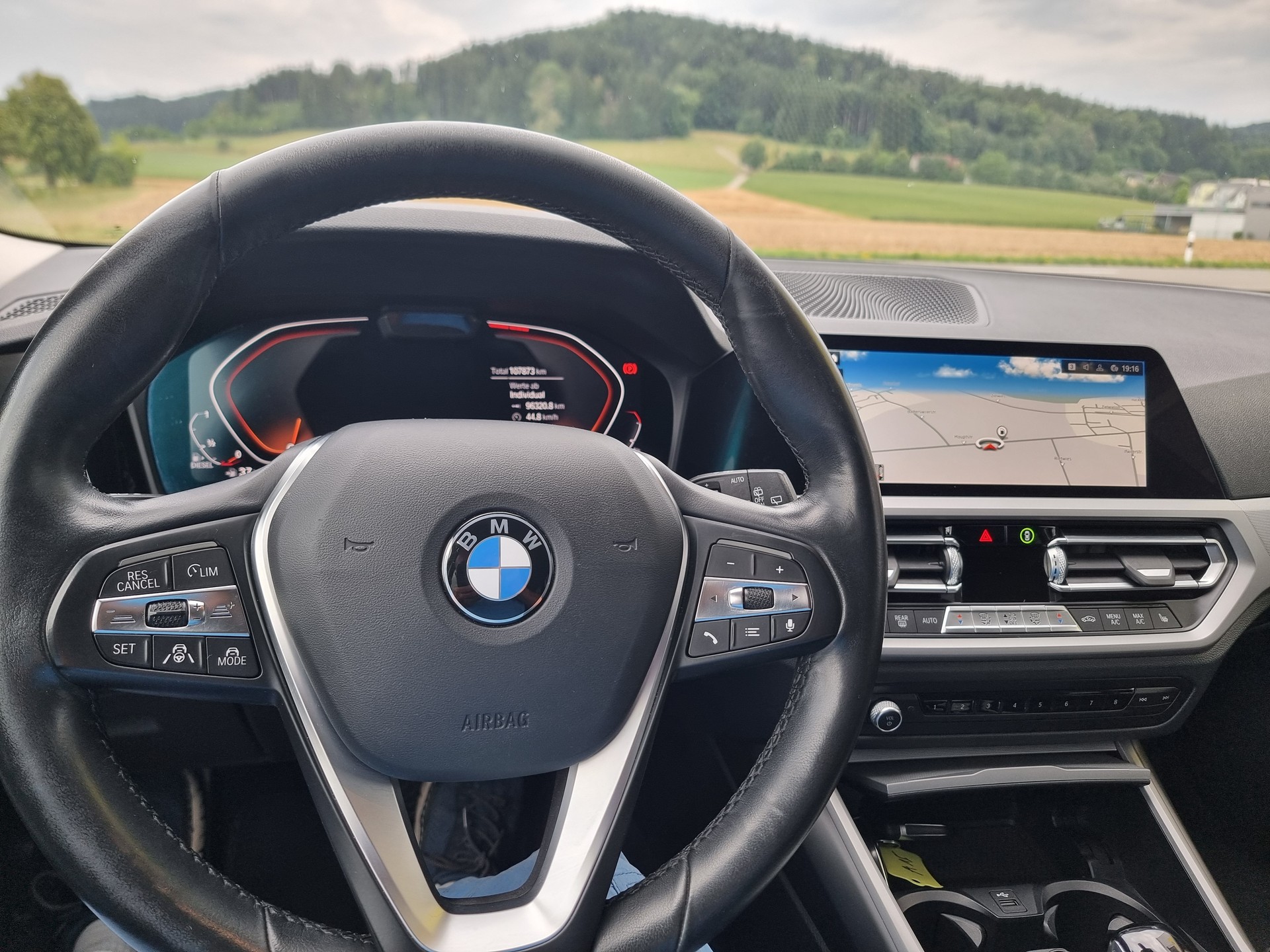 BMW 320d xDrive Touring Sport Line Steptronic-image-4