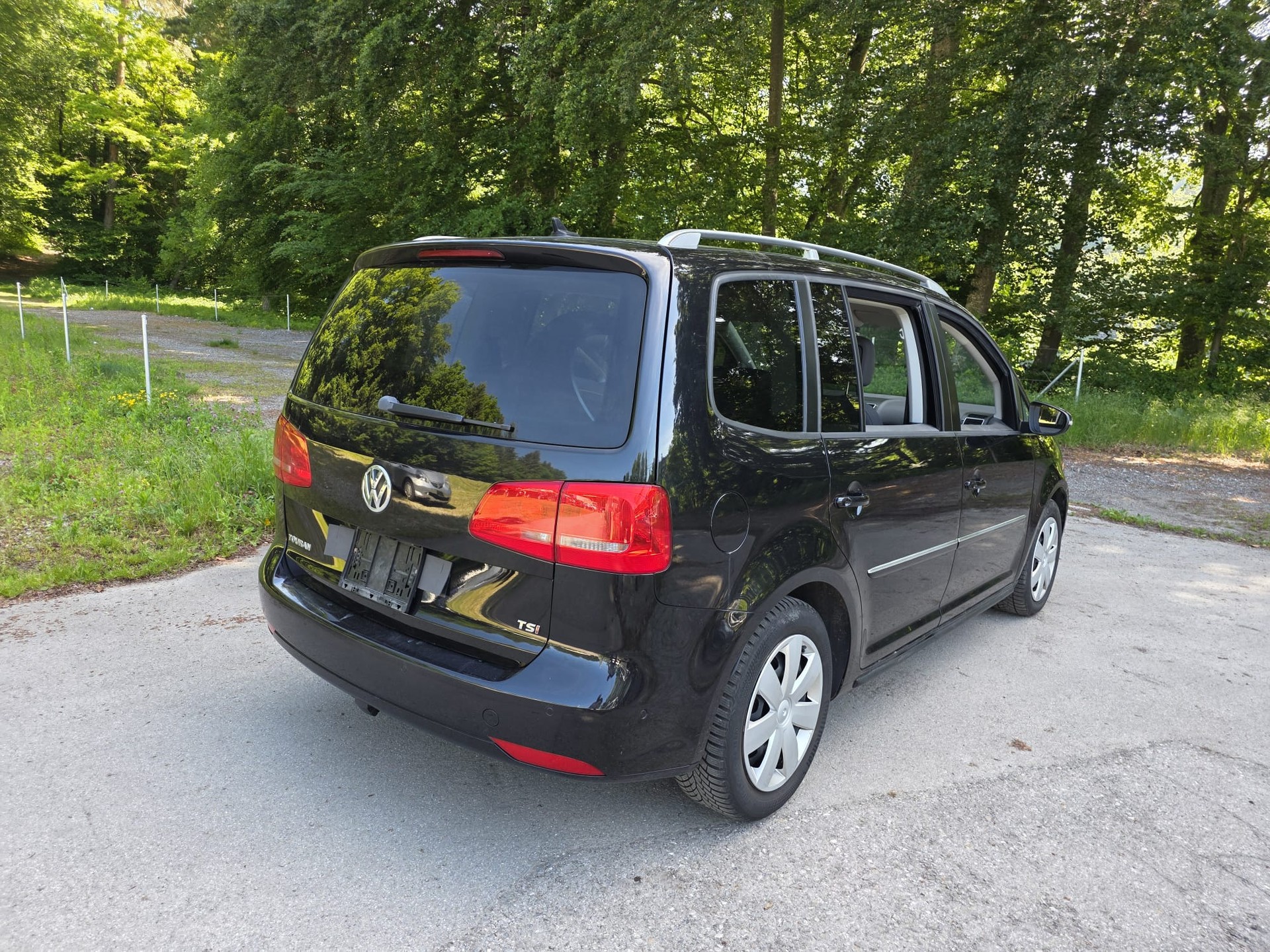 VW Touran 1.4 TSI Highline-image-1