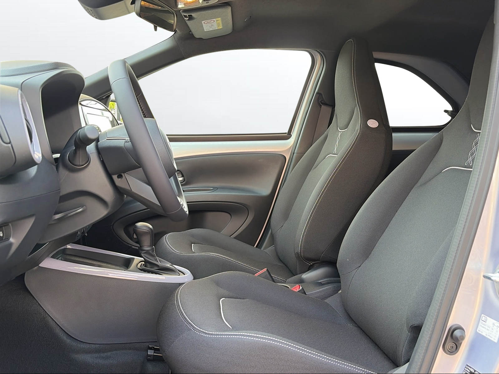 TOYOTA Aygo X 1.5 Trend e-CVT-image-8