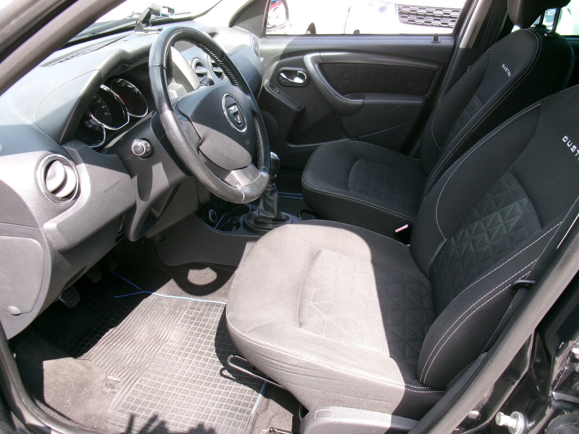DACIA Duster 1.5 dCi Lauréate 4x4-image-2