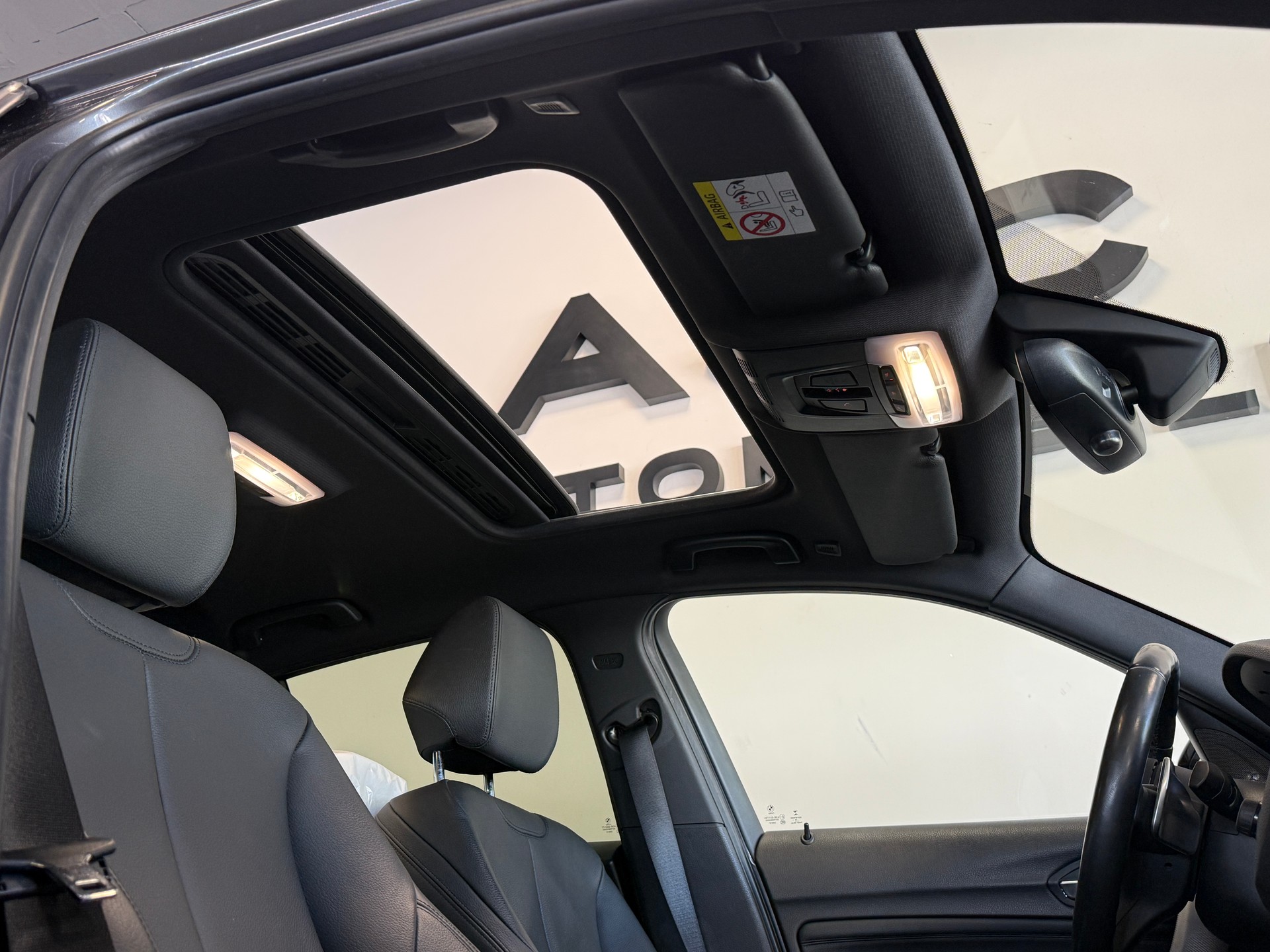 BMW M140i xDrive Steptronic-image-13