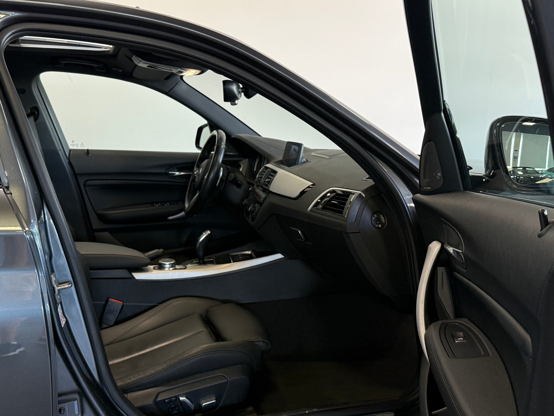 BMW M140i xDrive Steptronic-image-10
