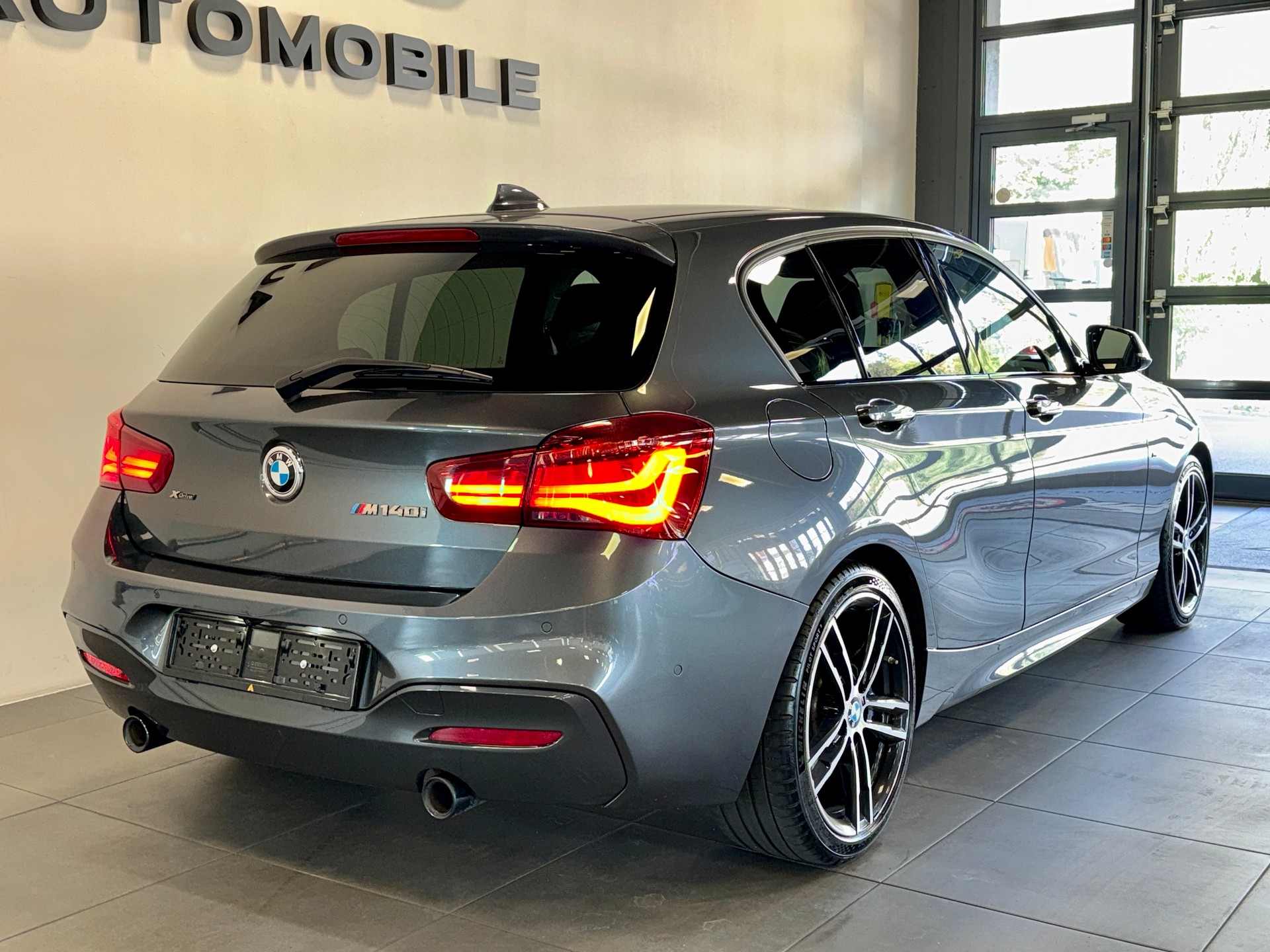 BMW M140i xDrive Steptronic-image-2