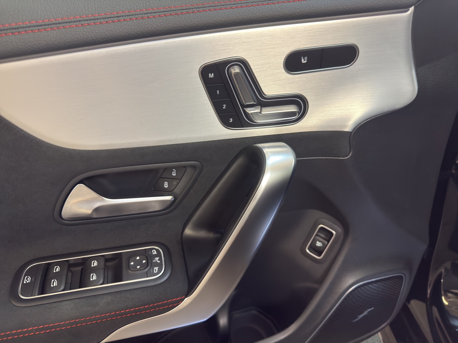 MERCEDES-BENZ CLA 45 S 4M+ AMG / DISTRONIC / 360 Grad Kamera / AMG Ride Control-image-12