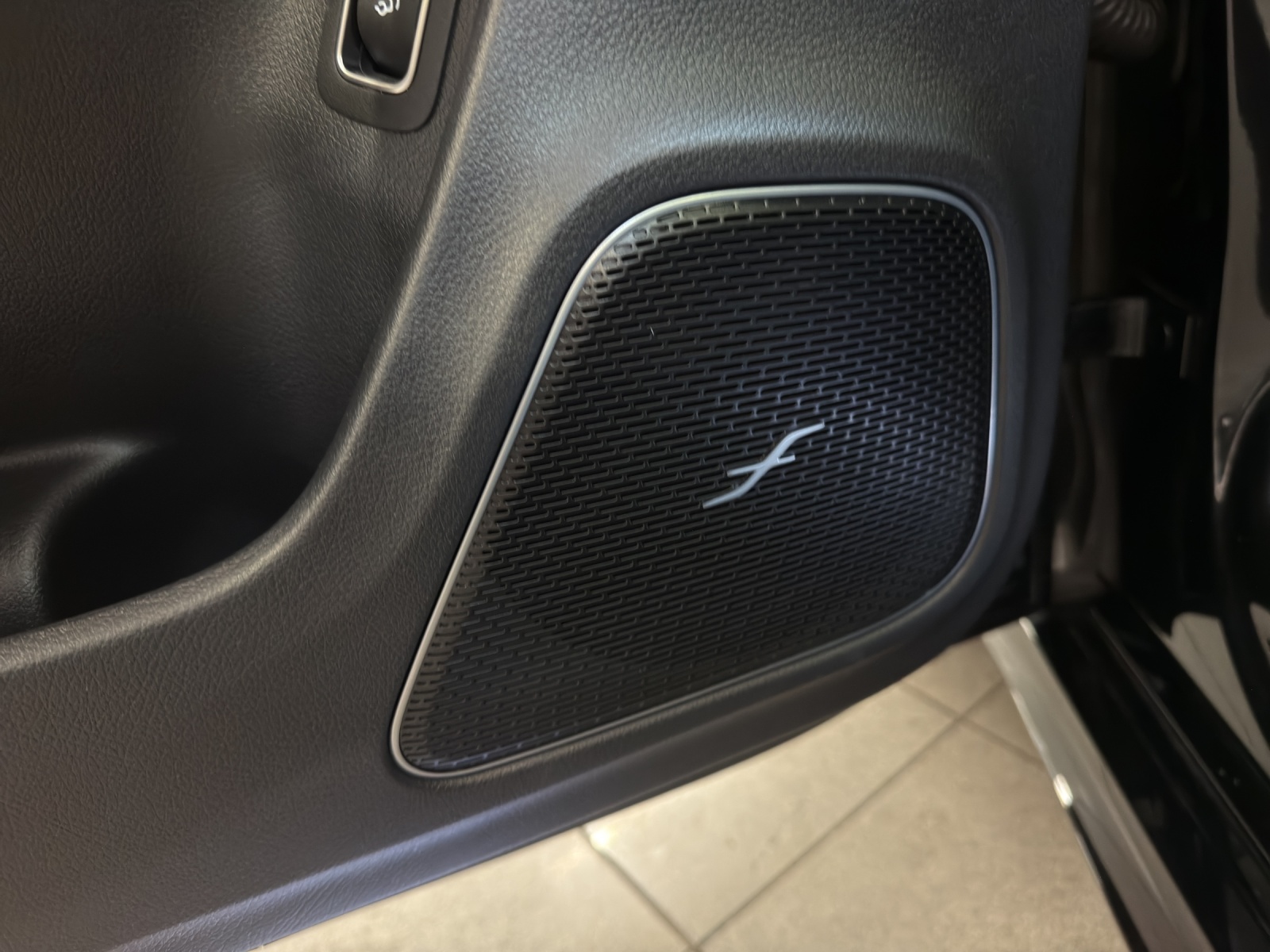 MERCEDES-BENZ CLA 45 S 4M+ AMG / DISTRONIC / 360 Grad Kamera / AMG Ride Control-image-15