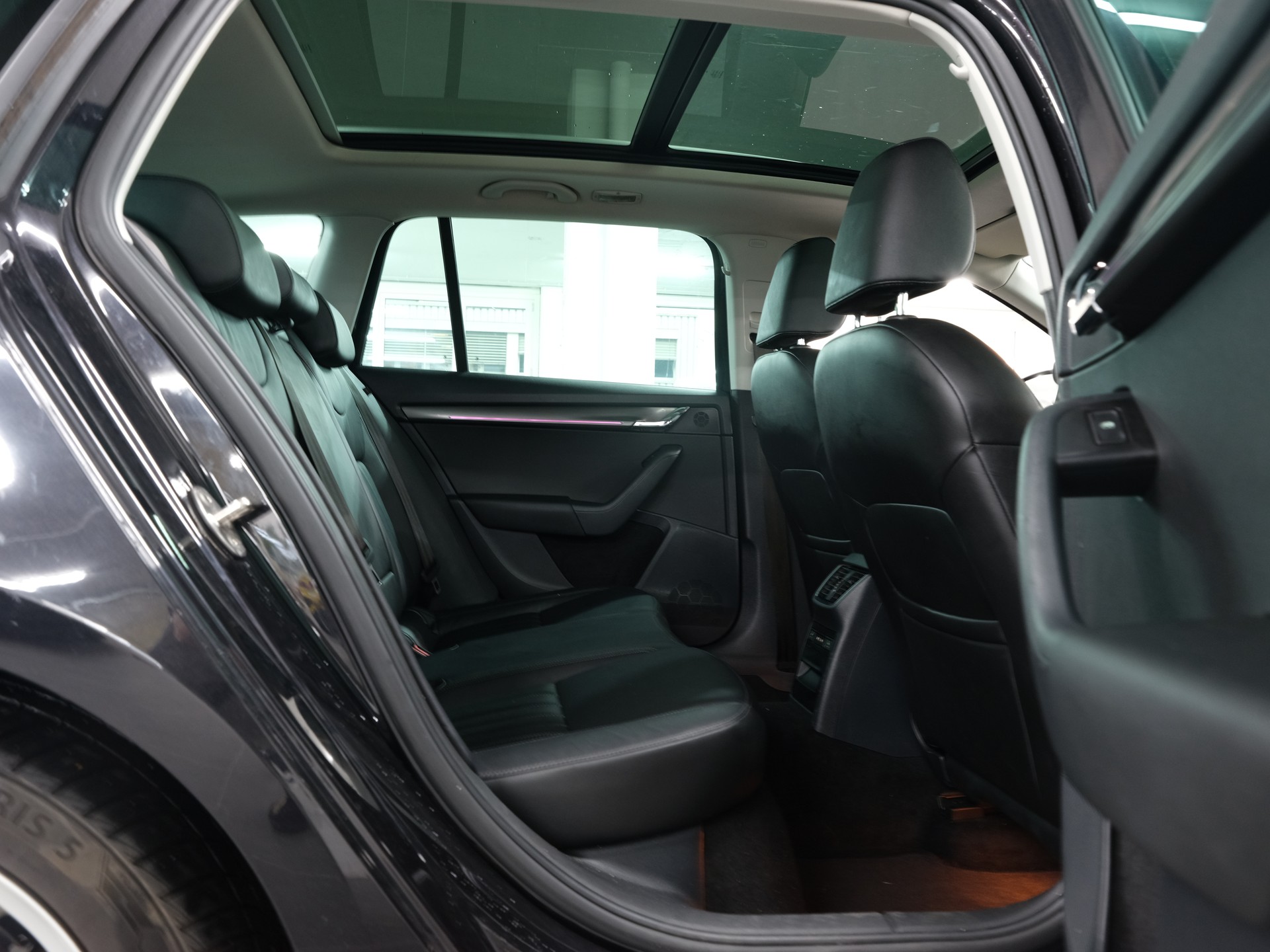 SKODA Octavia Combi 2.0 TSI Ambition 4x4 DSG *Panorama* *360 Kamera* *Facelift*-image-21