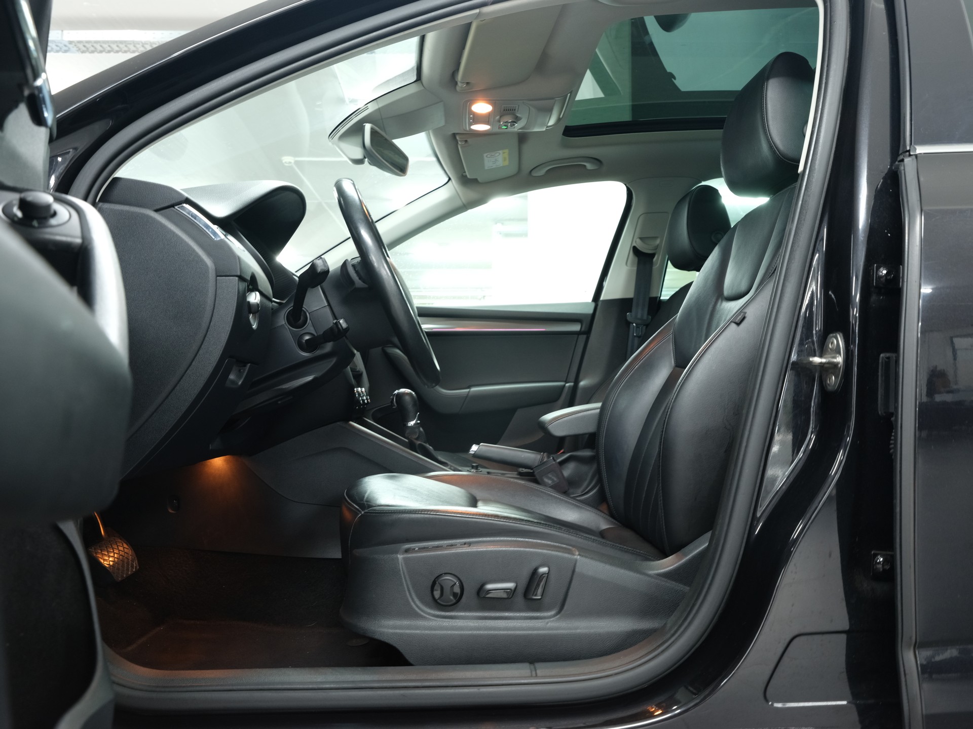 SKODA Octavia Combi 2.0 TSI Ambition 4x4 DSG *Panorama* *360 Kamera* *Facelift*-image-17