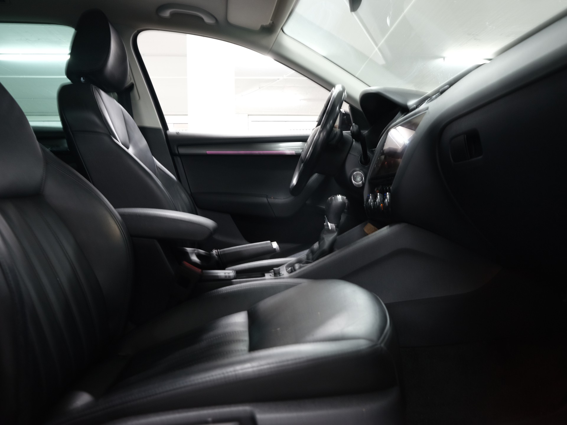 SKODA Octavia Combi 2.0 TSI Ambition 4x4 DSG *Panorama* *360 Kamera* *Facelift*-image-25