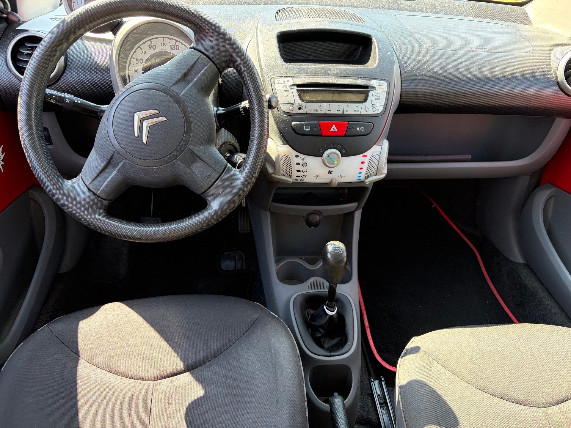 CITROEN C1 1.0i Swiss Style-image-10