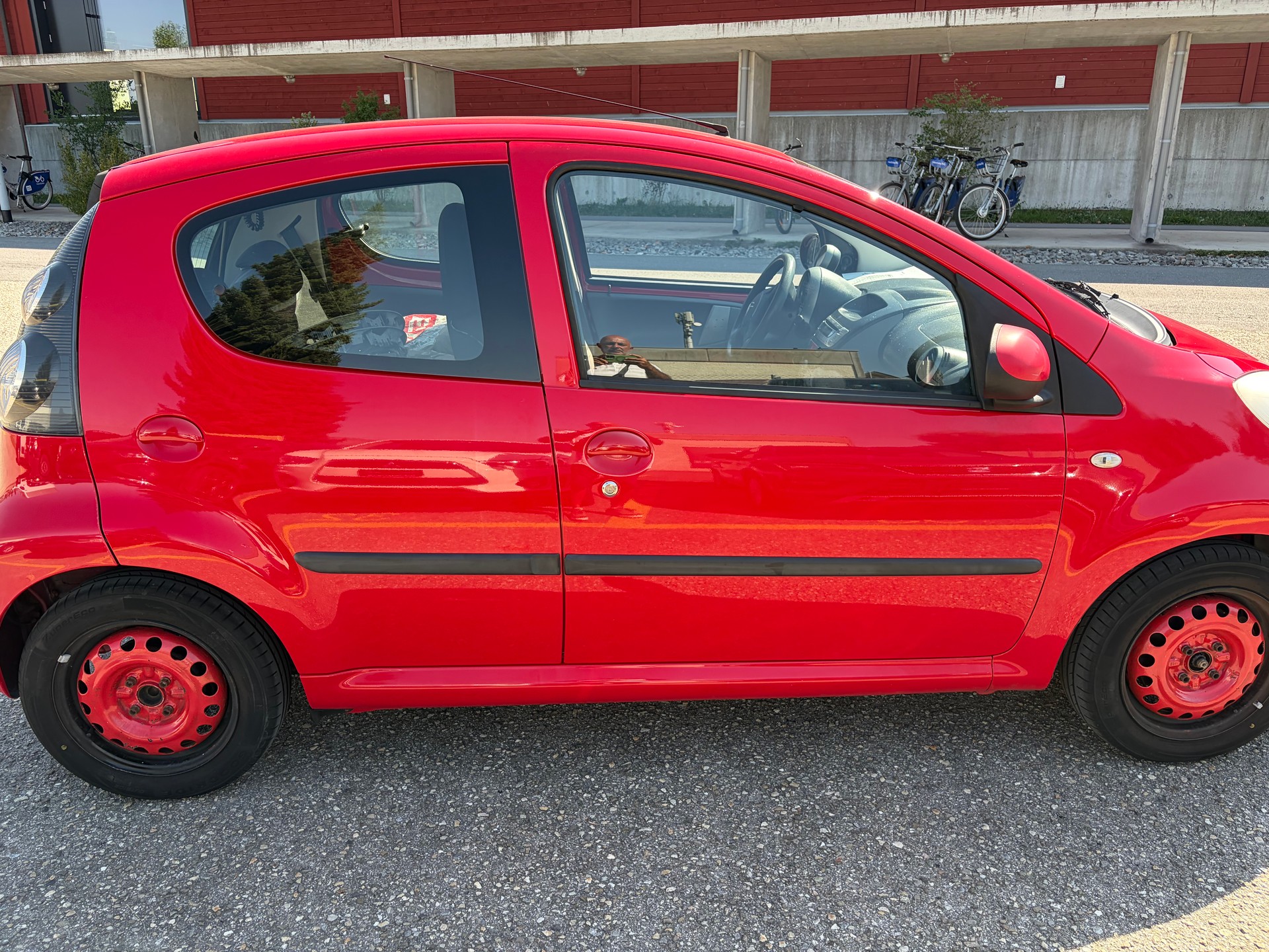 CITROEN C1 1.0i Swiss Style-image-3