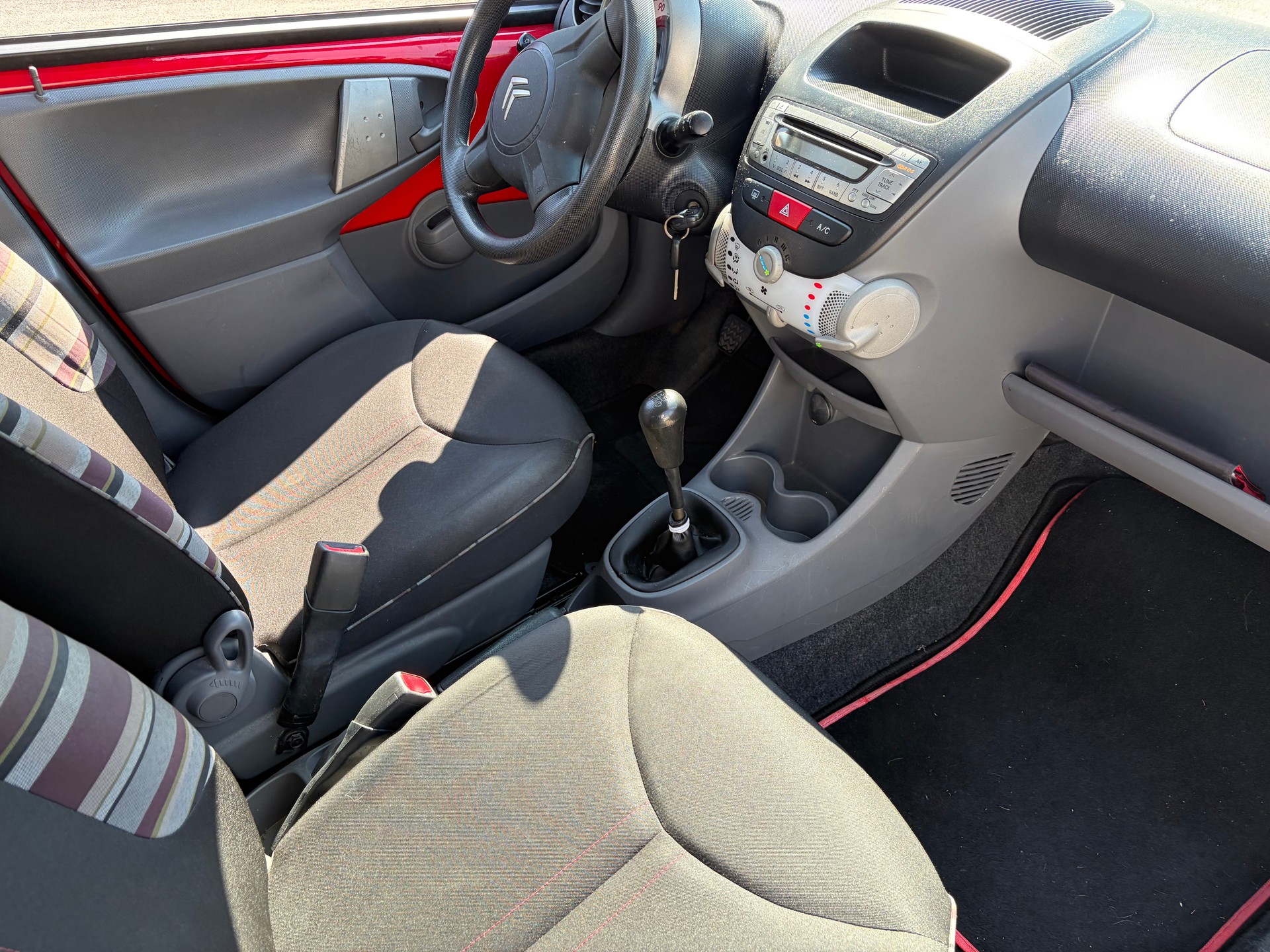 CITROEN C1 1.0i Swiss Style-image-9