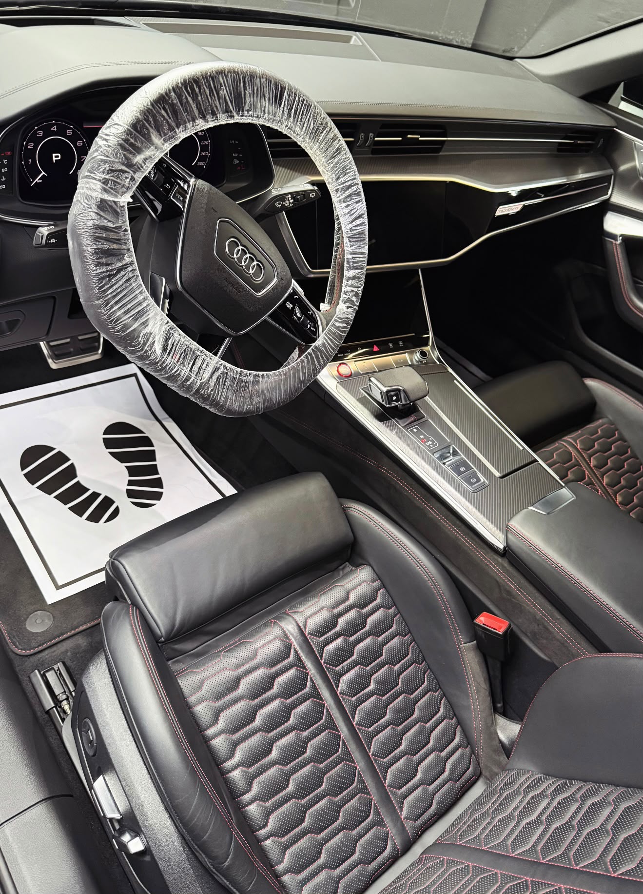 AUDI RS6 Avant 4.0 V8 TFSI quattro T-Tronic-image-5