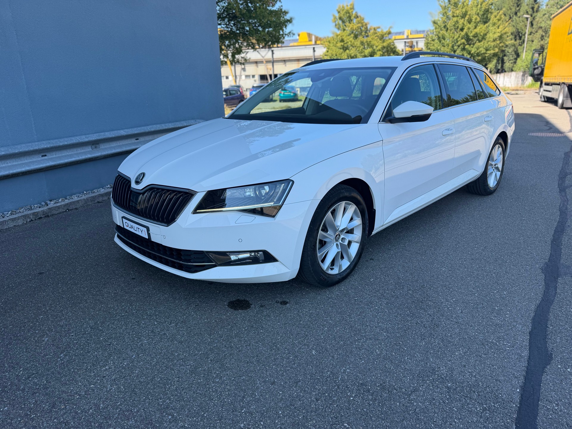 SKODA Superb Combi 2.0 TDi Ambition-image-0