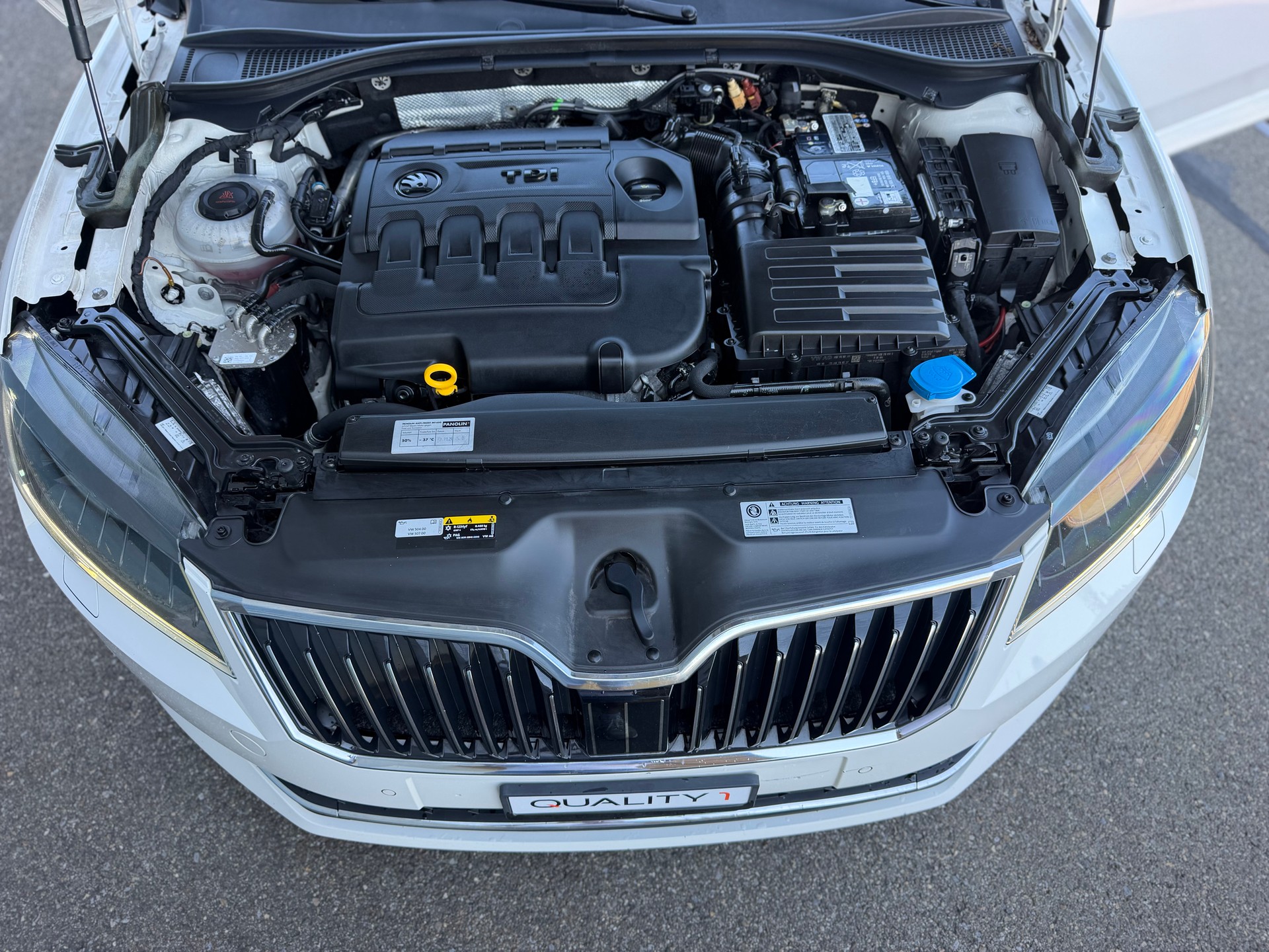 SKODA Superb Combi 2.0 TDi Ambition-image-18