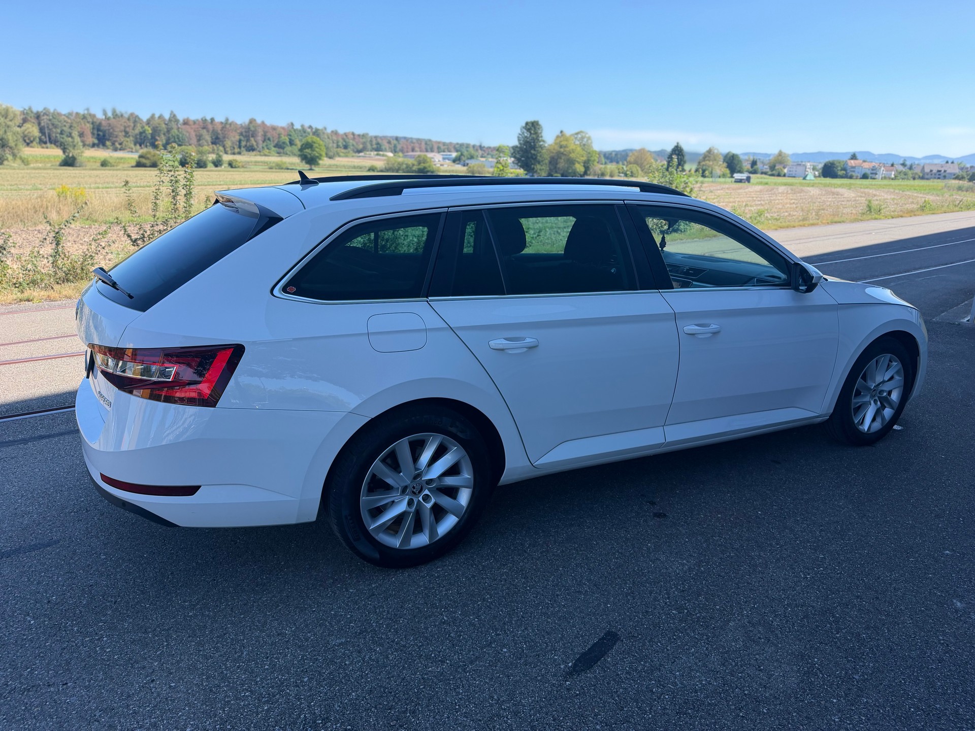 SKODA Superb Combi 2.0 TDi Ambition-image-20