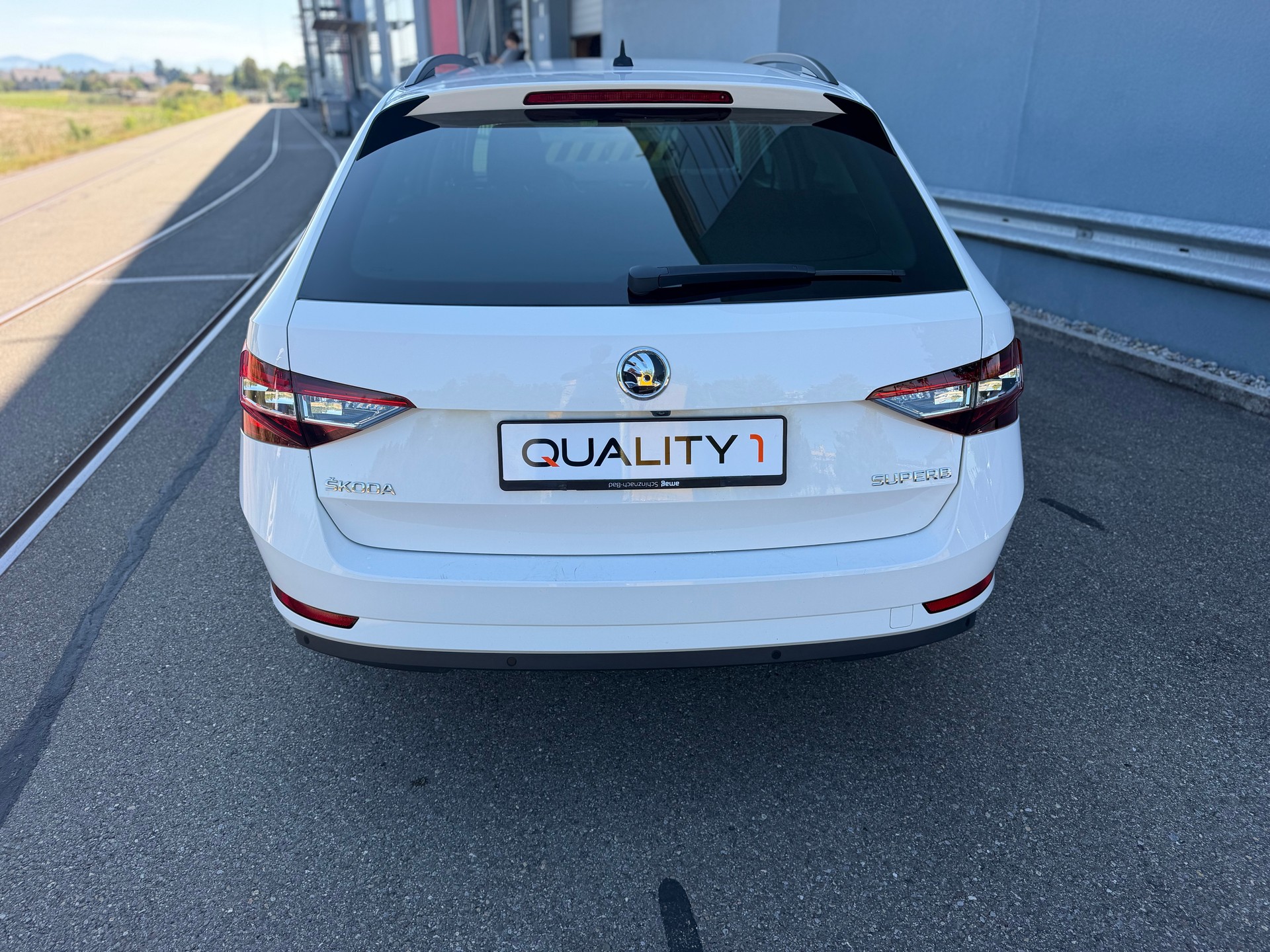 SKODA Superb Combi 2.0 TDi Ambition-image-5