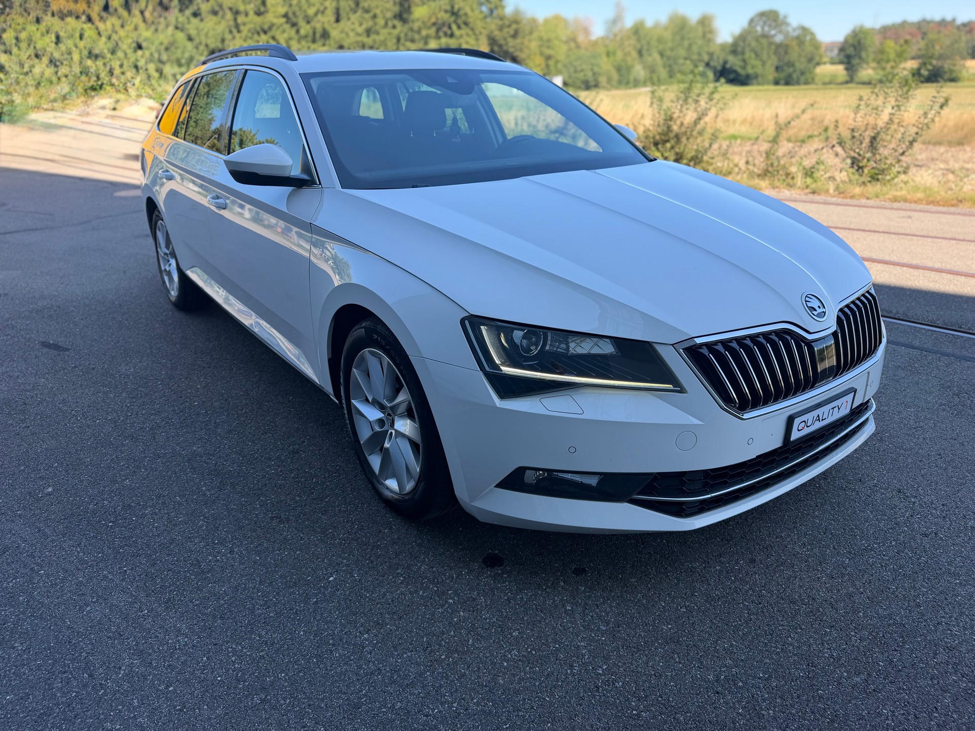 SKODA Superb Combi 2.0 TDi Ambition-image-2
