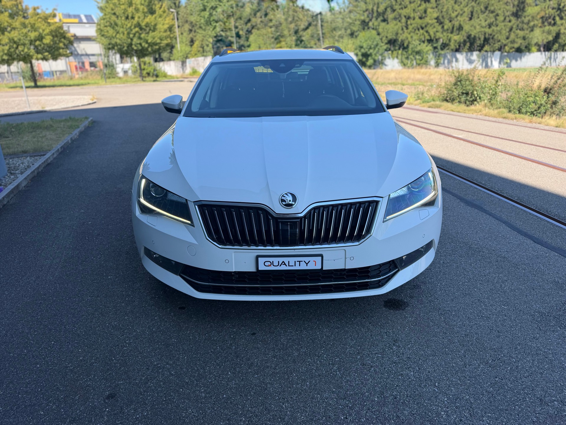 SKODA Superb Combi 2.0 TDi Ambition-image-1