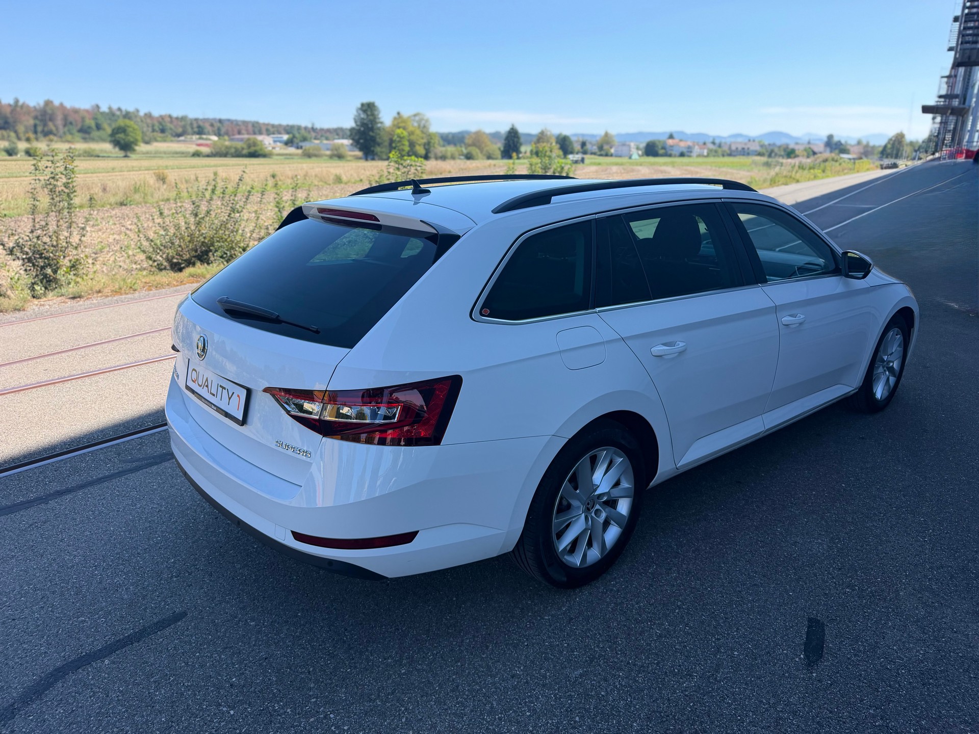 SKODA Superb Combi 2.0 TDi Ambition-image-4
