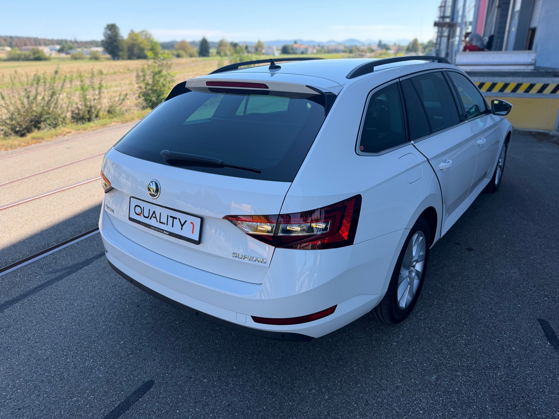 SKODA Superb Combi 2.0 TDi Ambition-image-21
