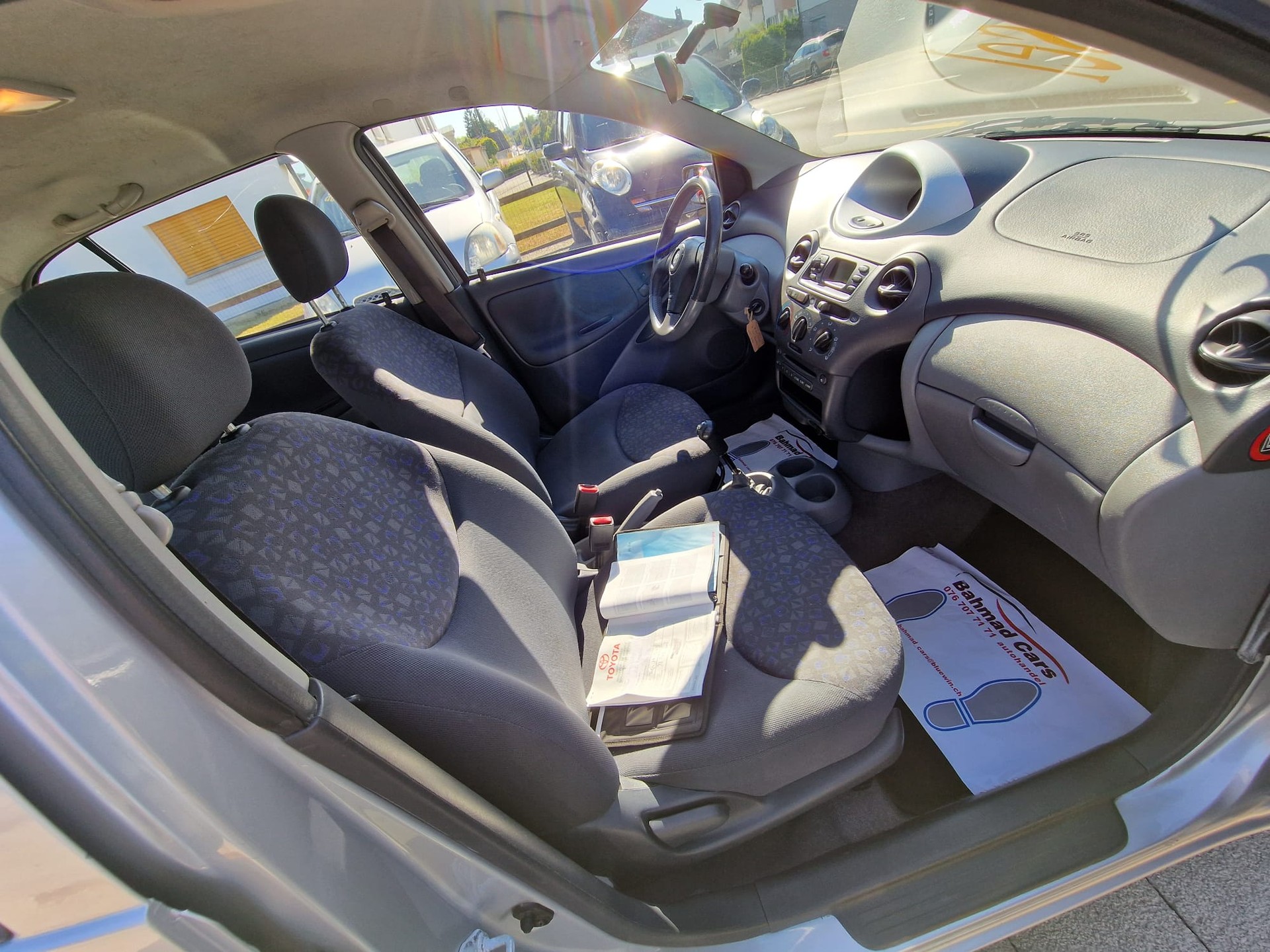 TOYOTA Yaris 1.4 D-4D Linea Luna-image-8