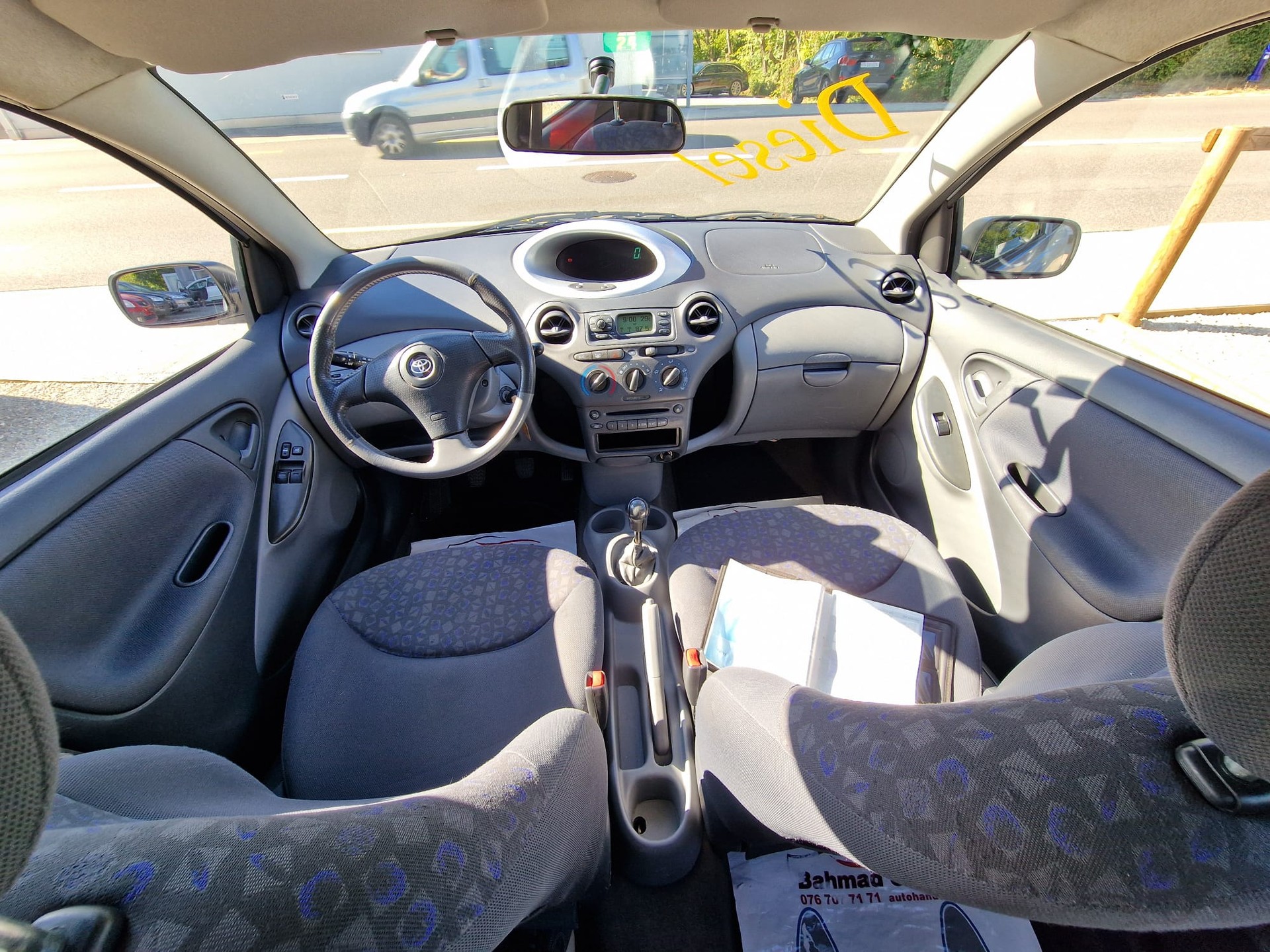 TOYOTA Yaris 1.4 D-4D Linea Luna-image-6