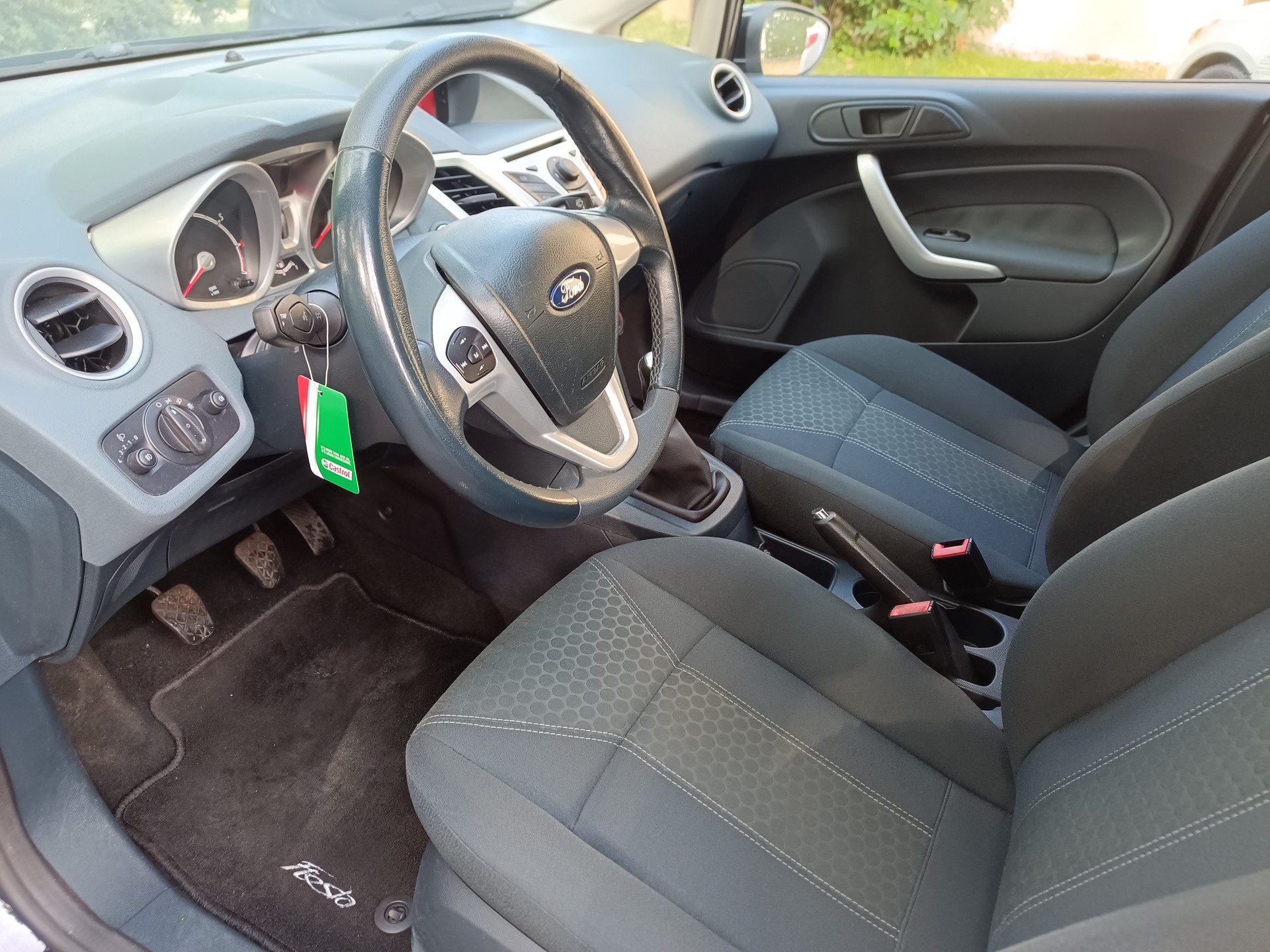 FORD Fiesta 1.6 16V Titanium-image-5