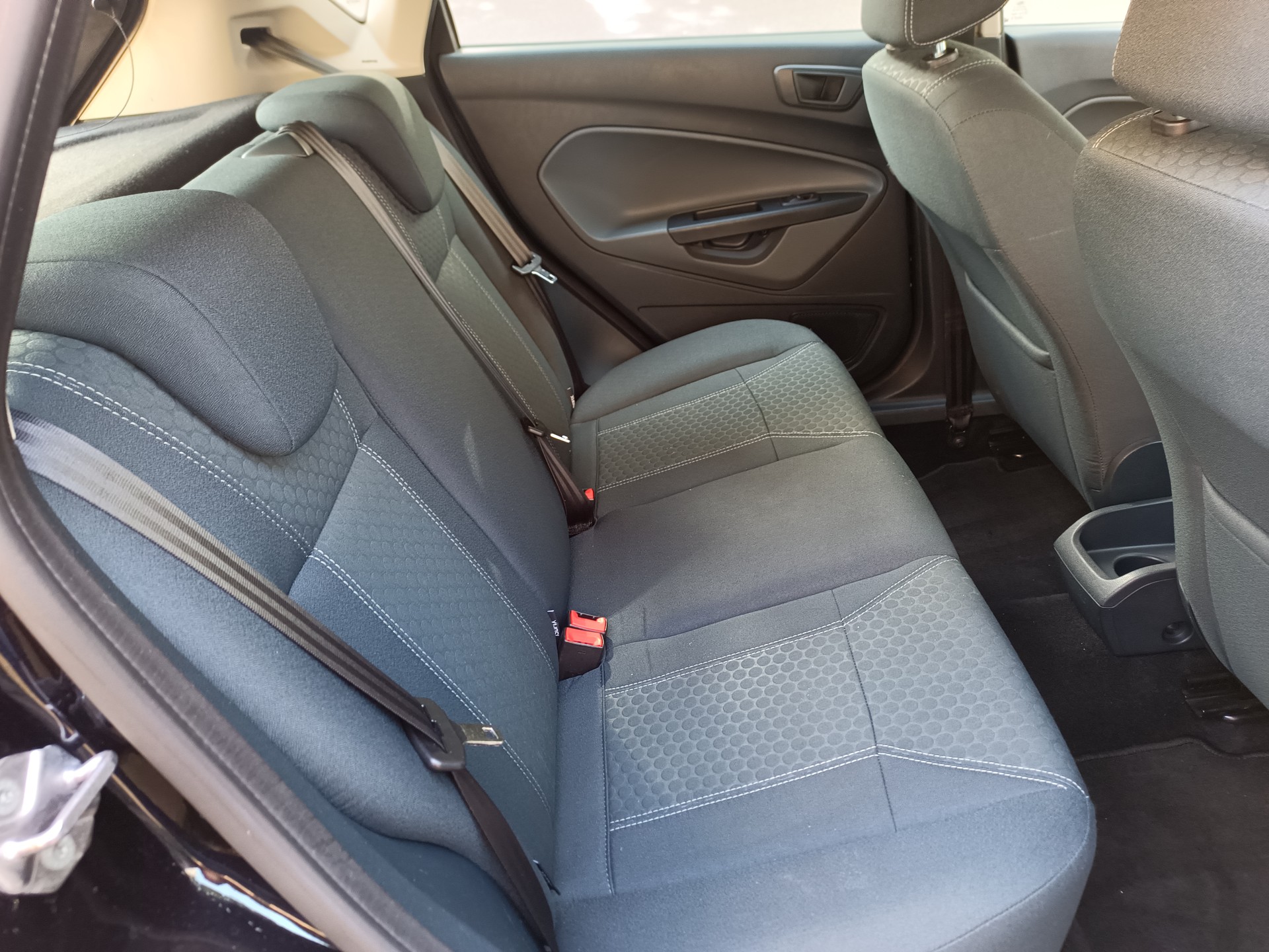 FORD Fiesta 1.6 16V Titanium-image-8