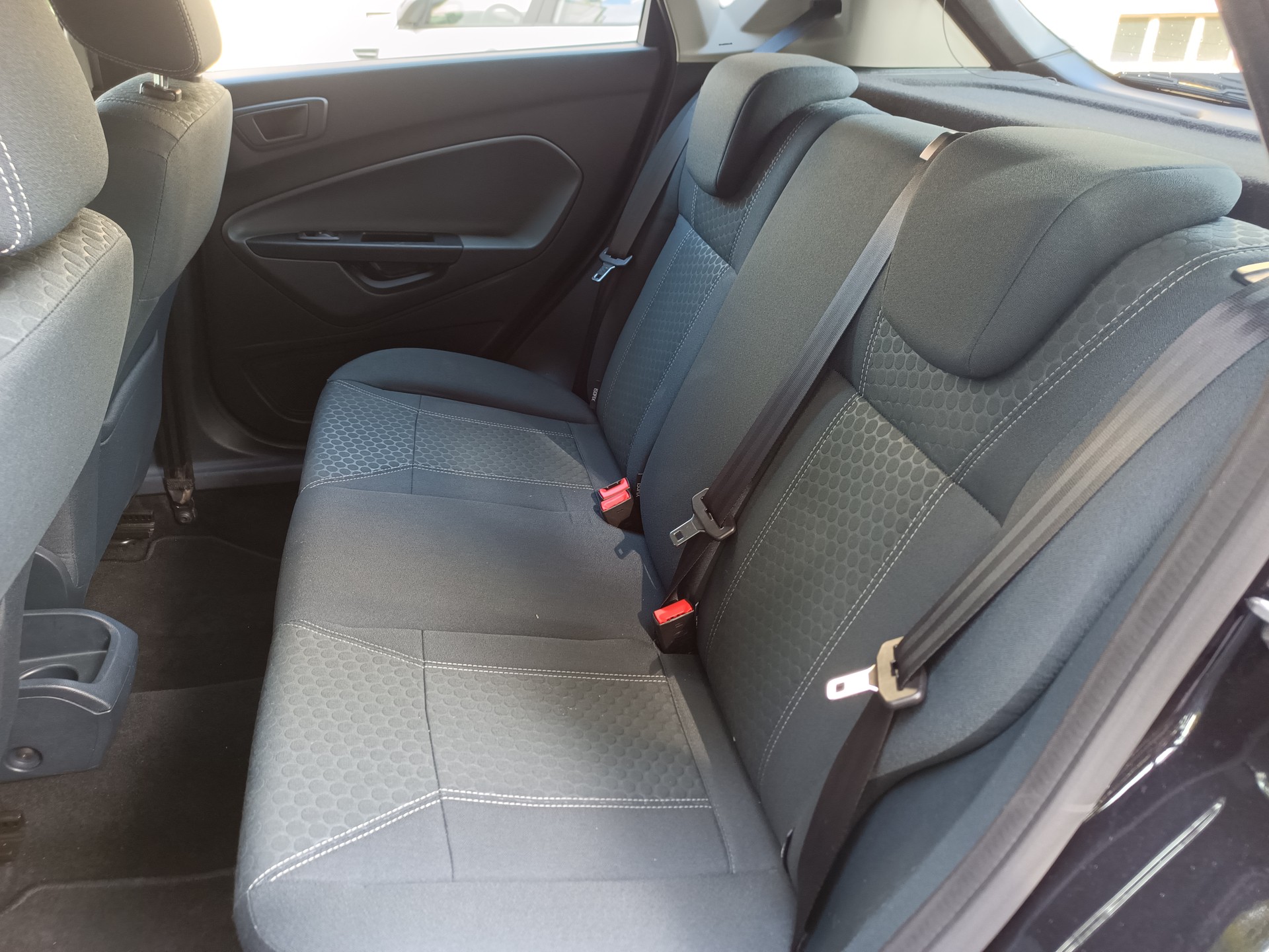 FORD Fiesta 1.6 16V Titanium-image-6
