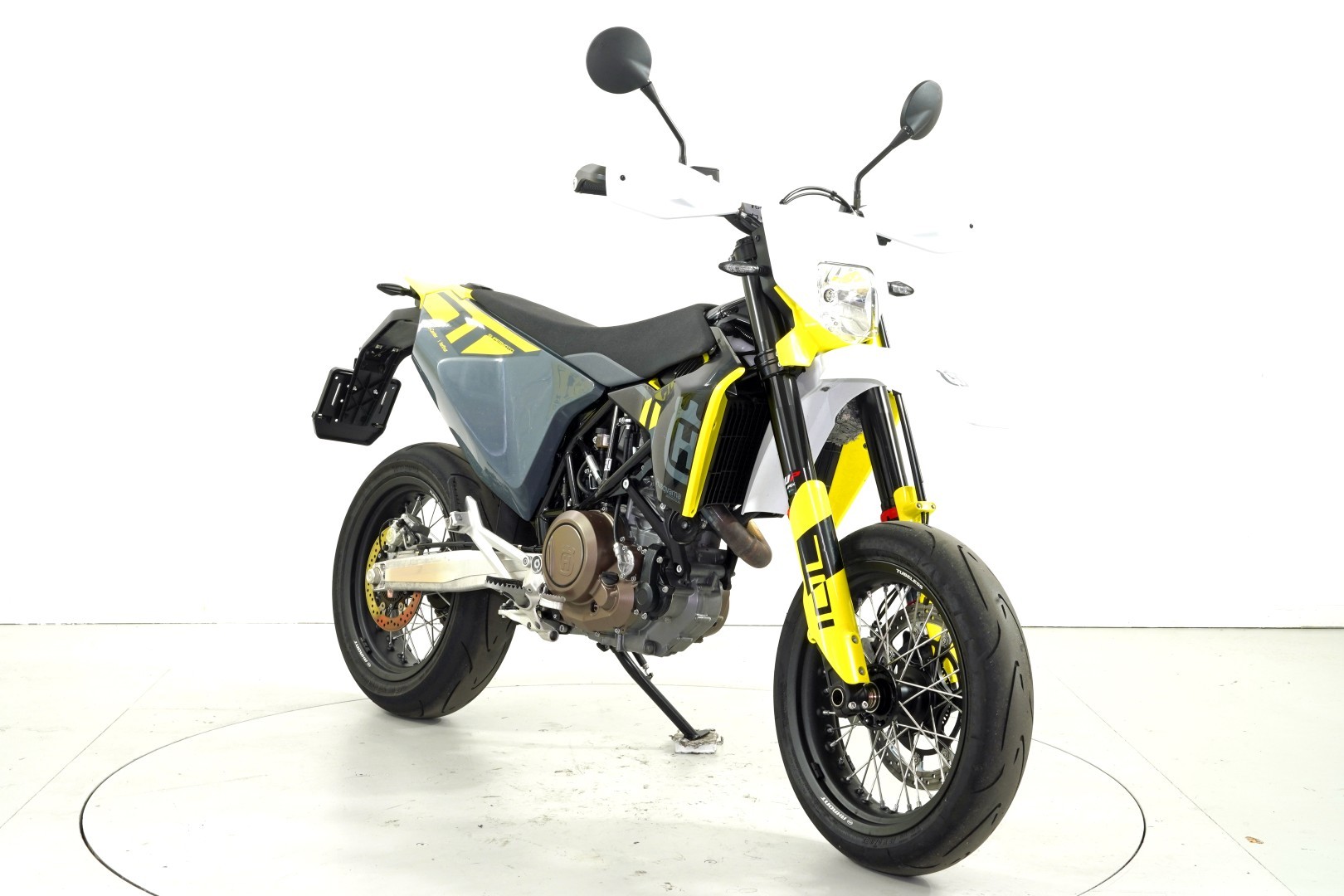 HUSQVARNA 701 Supermoto-showroom-element-1