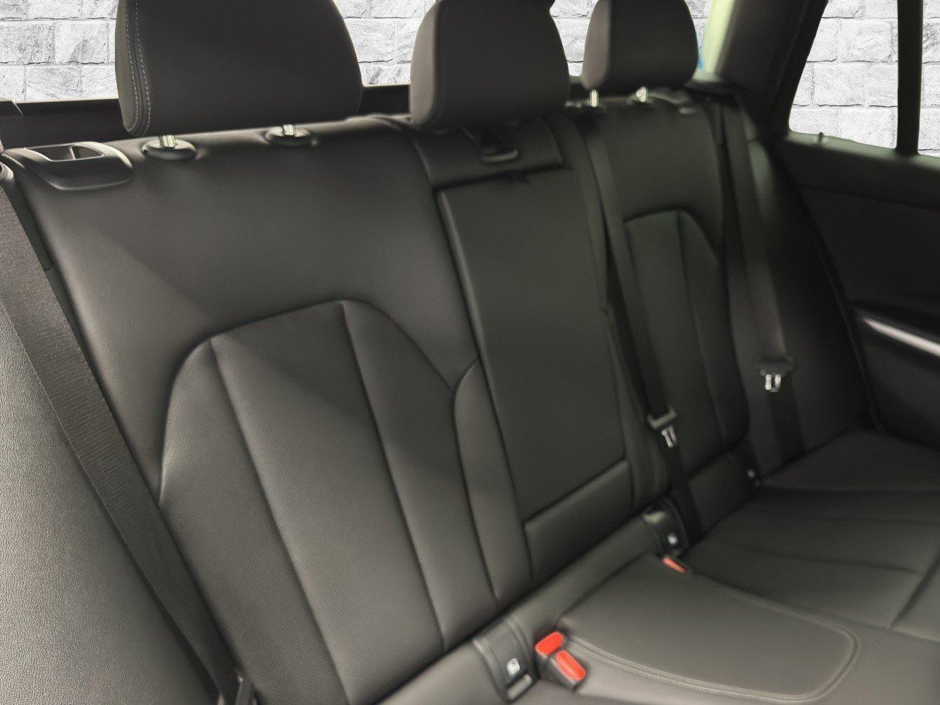 BMW 320d xDrive Touring-image-15