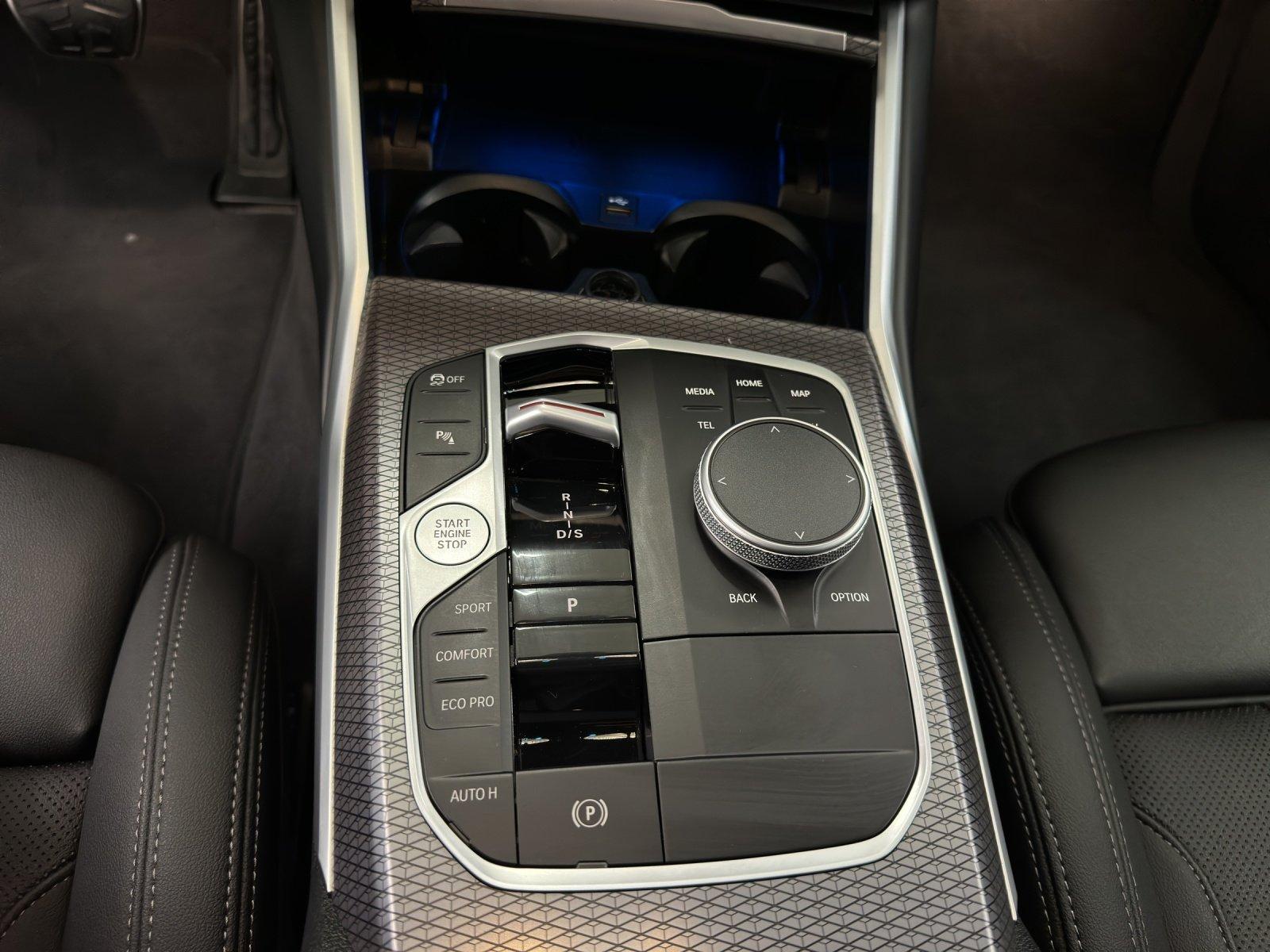BMW 320d xDrive Touring-image-13