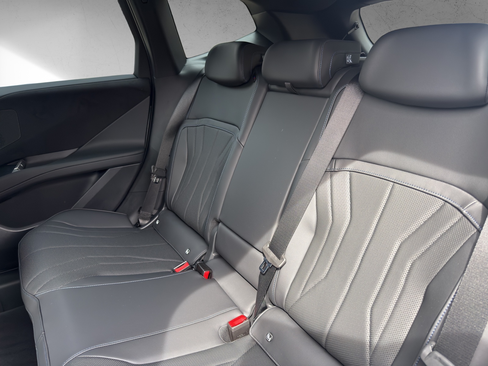 BMW iX3 40 M Sport-image-16