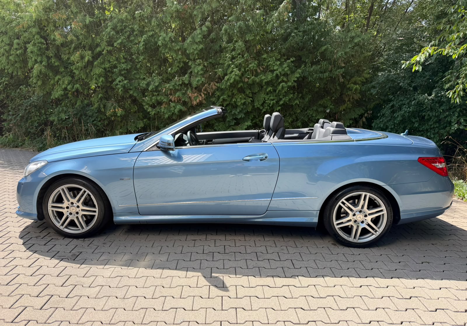 MERCEDES-BENZ E 350 CGI BlueEfficiency 7G-Tronic AMG Line-image-3