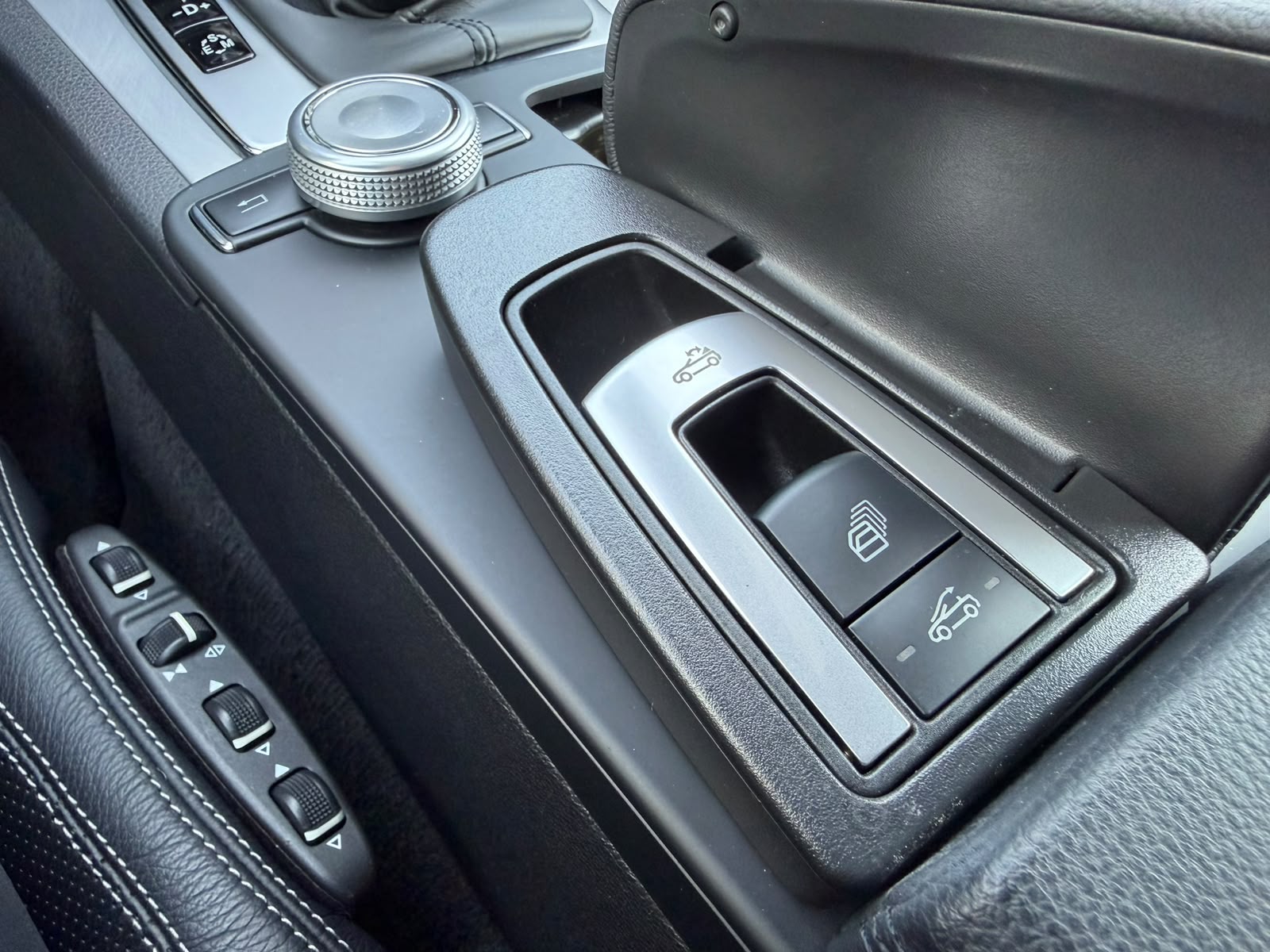 MERCEDES-BENZ E 350 CGI BlueEfficiency 7G-Tronic AMG Line-image-30