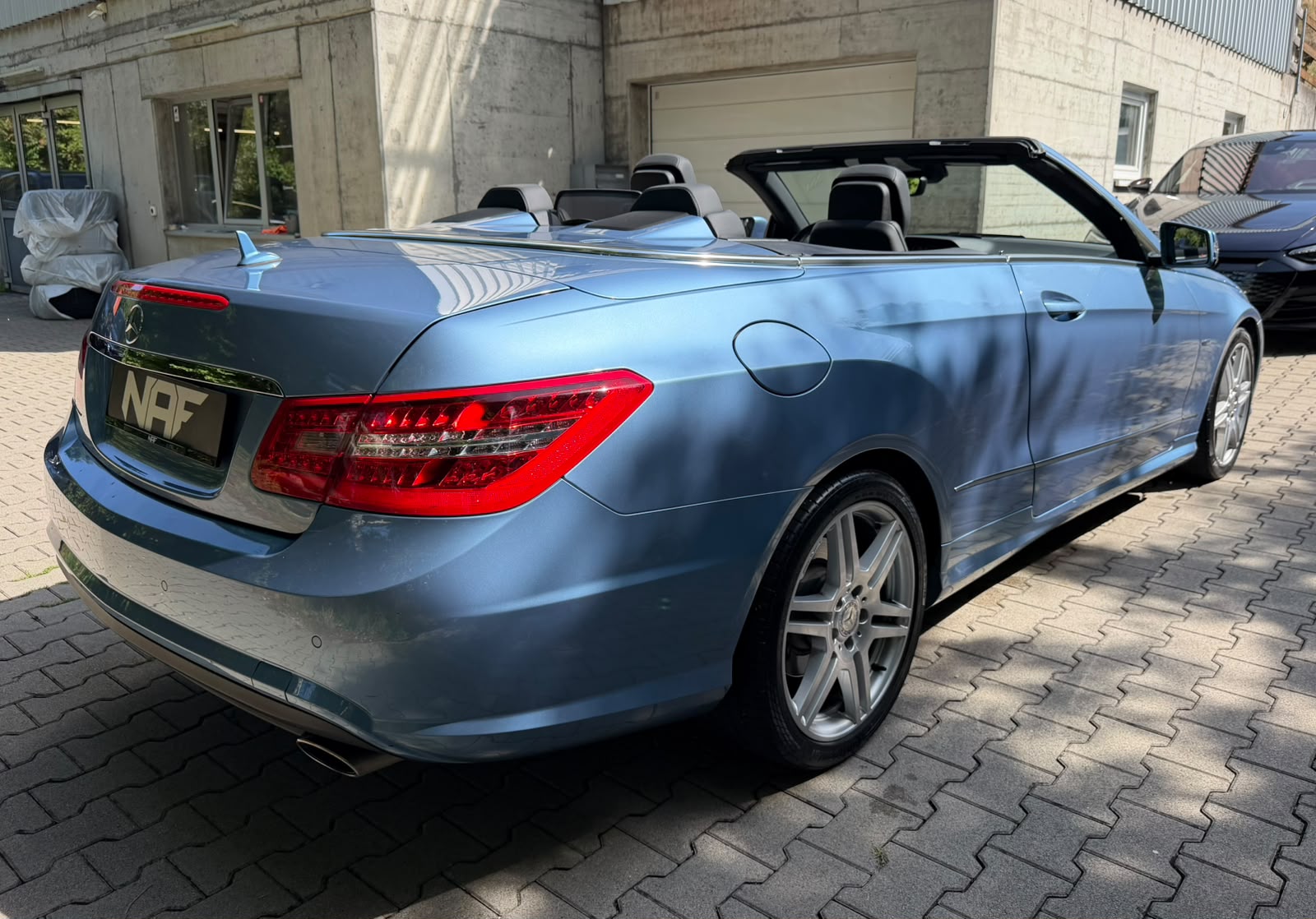 MERCEDES-BENZ E 350 CGI BlueEfficiency 7G-Tronic AMG Line-image-9