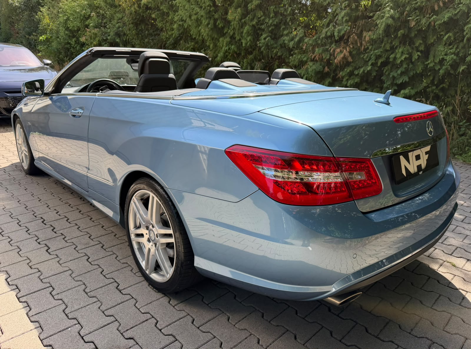 MERCEDES-BENZ E 350 CGI BlueEfficiency 7G-Tronic AMG Line-image-5