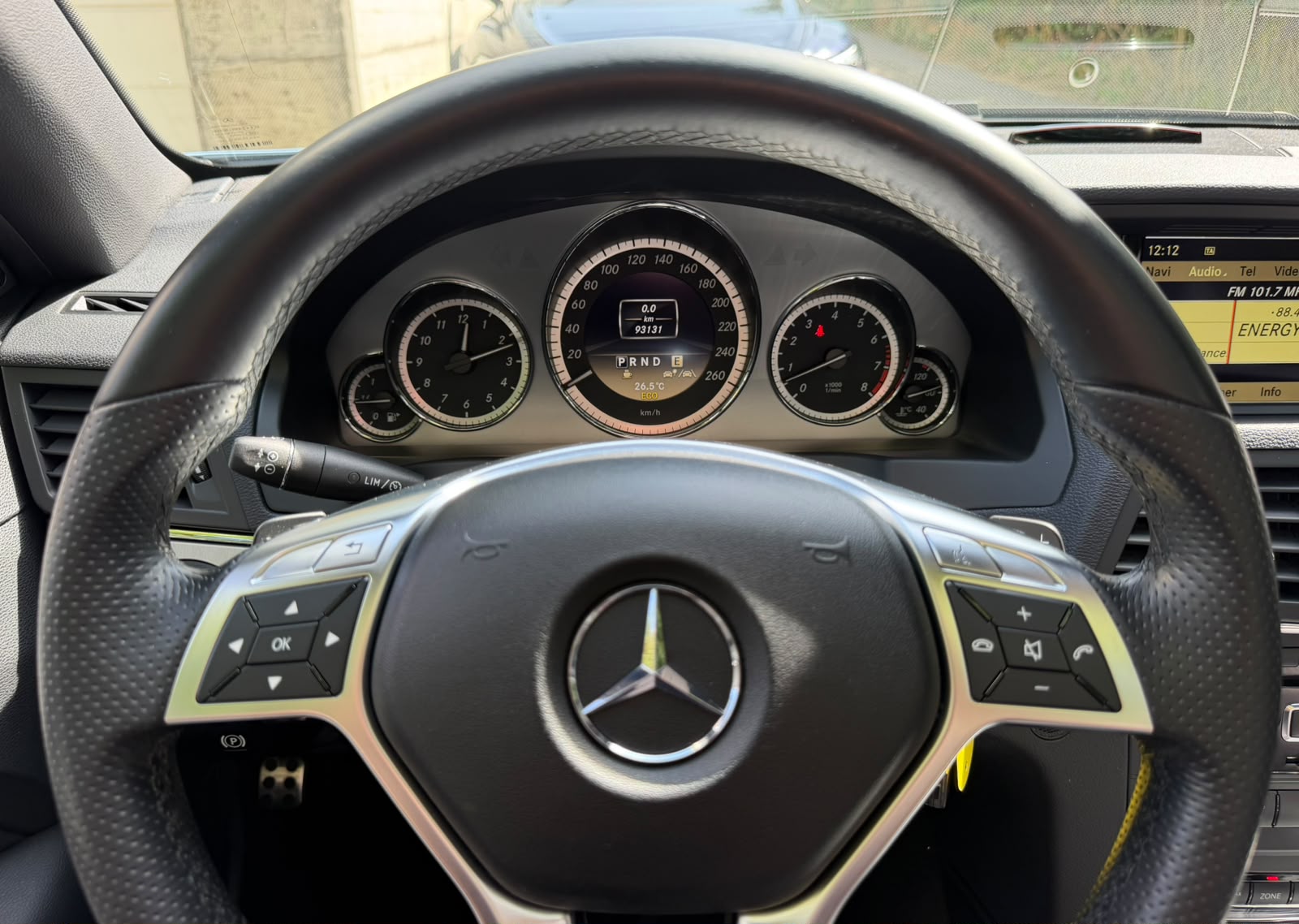 MERCEDES-BENZ E 350 CGI BlueEfficiency 7G-Tronic AMG Line-image-31