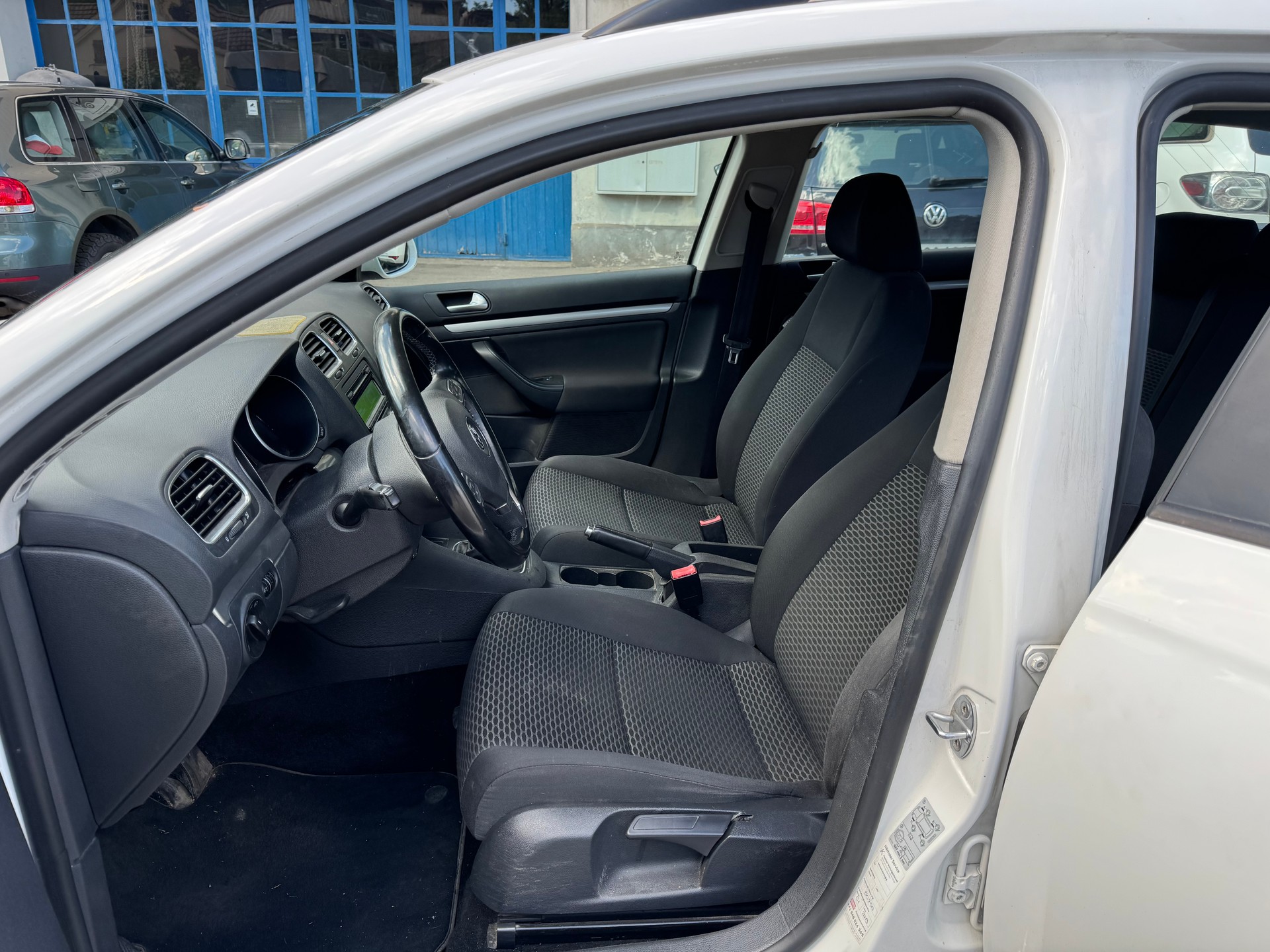 VW Golf Variant 1.6 TDI Team 4Motion-image-5