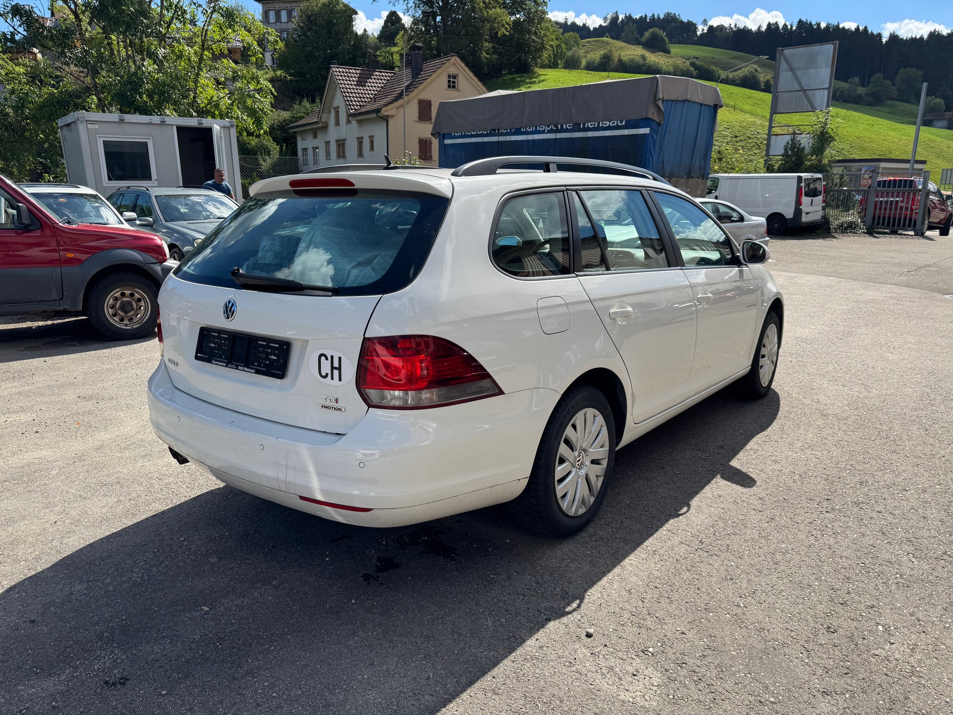 VW Golf Variant 1.6 TDI Team 4Motion-image-2