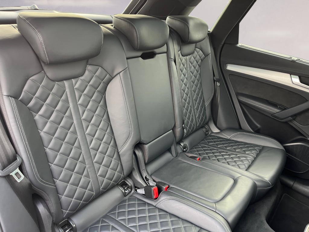 AUDI Q5 55 TFSI e sport quattro-image-17