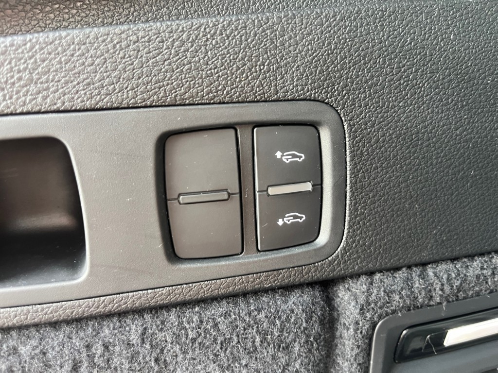 AUDI Q5 55 TFSI e sport quattro-image-24