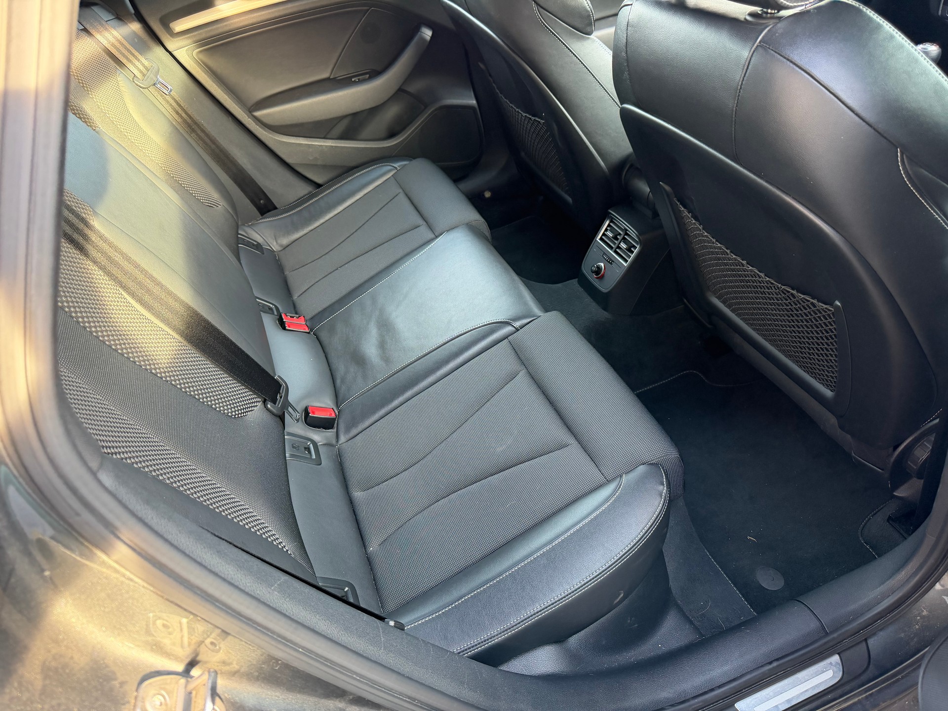 AUDI A3 Limousine 2.0 TDI S-Line-image-7