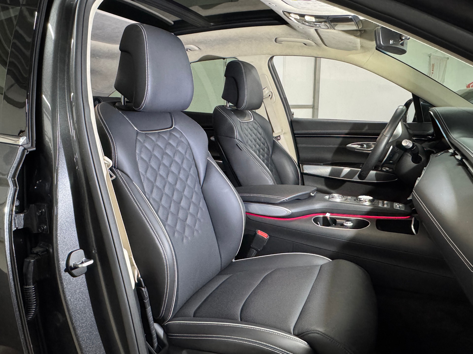 GENESIS GV70 Electrified Sport kWh 77,4 AWD / Absolute VOLLAUSSTATTUNG inkl. AHK-image-8