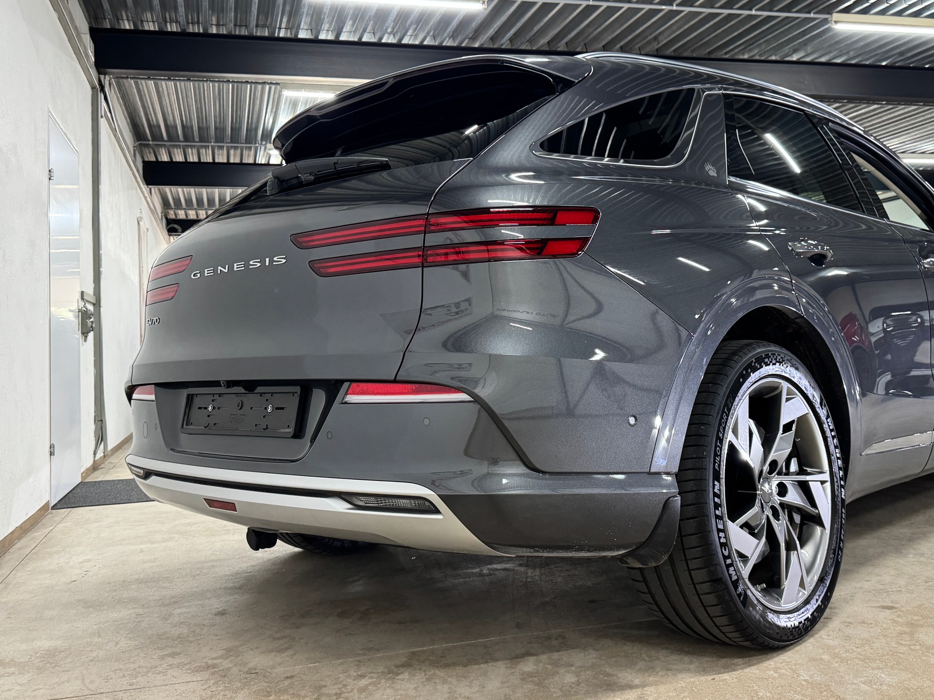 GENESIS GV70 Electrified Sport kWh 77,4 AWD / Absolute VOLLAUSSTATTUNG inkl. AHK-image-5